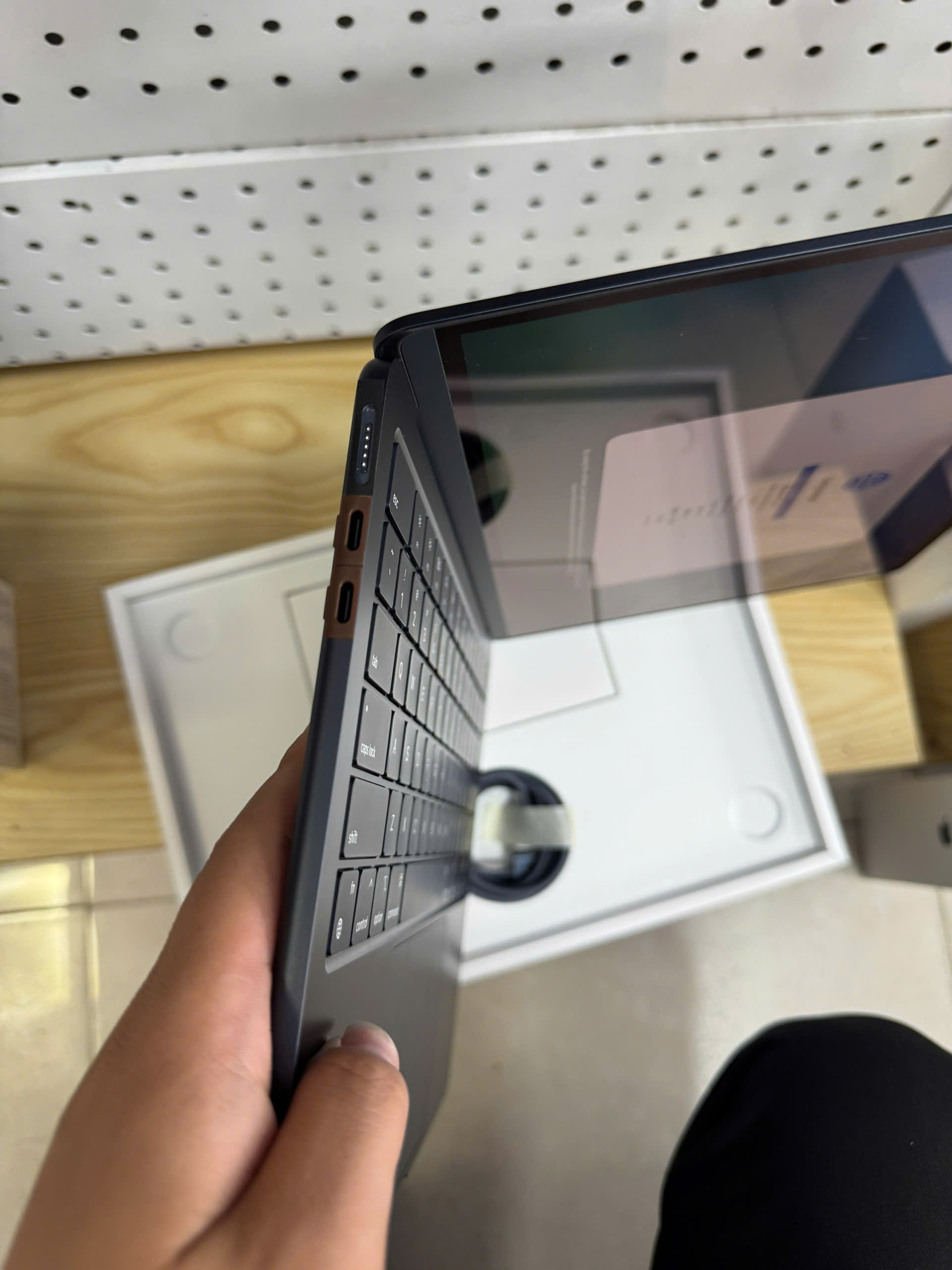 MTXT MacBook Air M2 13.6 inch 2024, 8CPU-8GPU, 16GB/256GB, Midnight - MC7X4SA/A