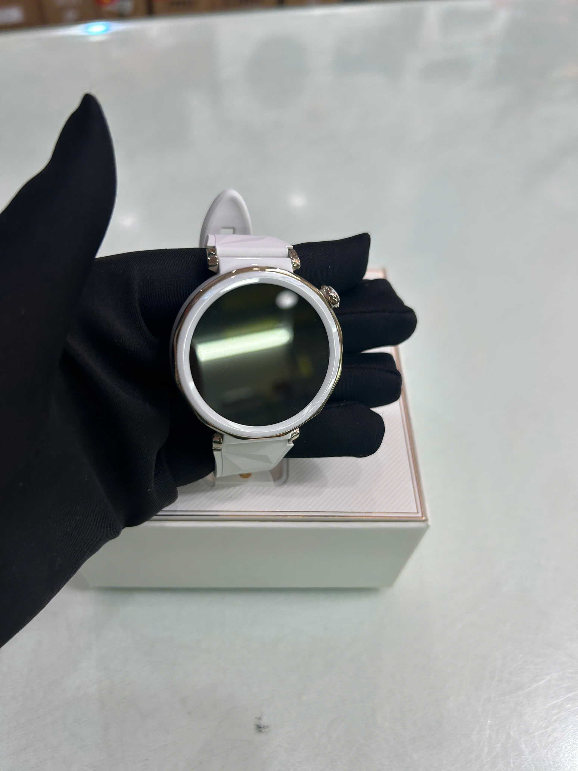 Đồng hồ thông minh HUAWEI JNA-B29 GT5 Pro 42mm/DÂY Fluoroelastomer/ADU TRẮNG_DEMO(6942103130939_DM) - 43VBB24909100147 - GT5P42F