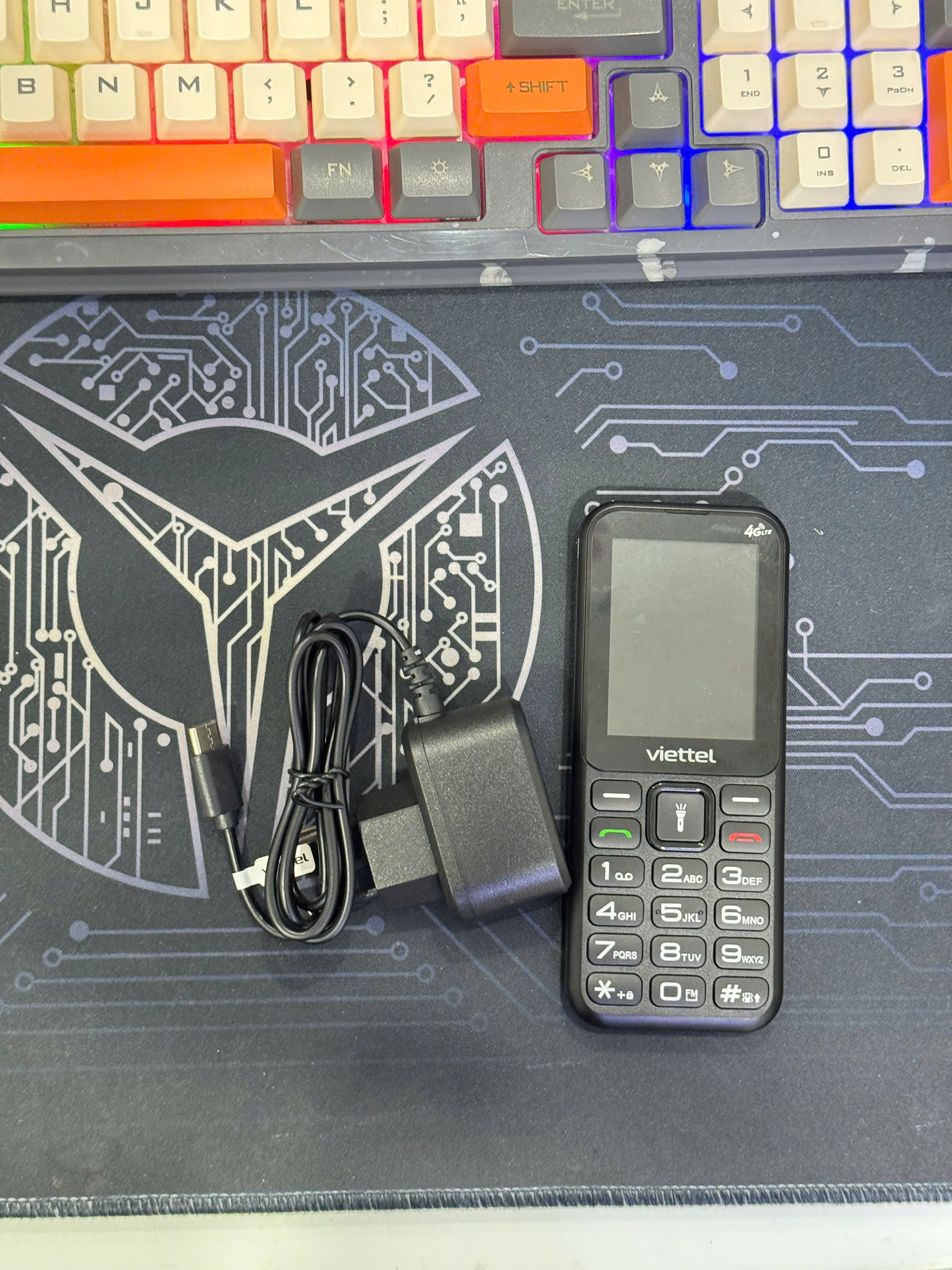 Điện thoại di động Sumo 4G T2 đen (Black - TBH