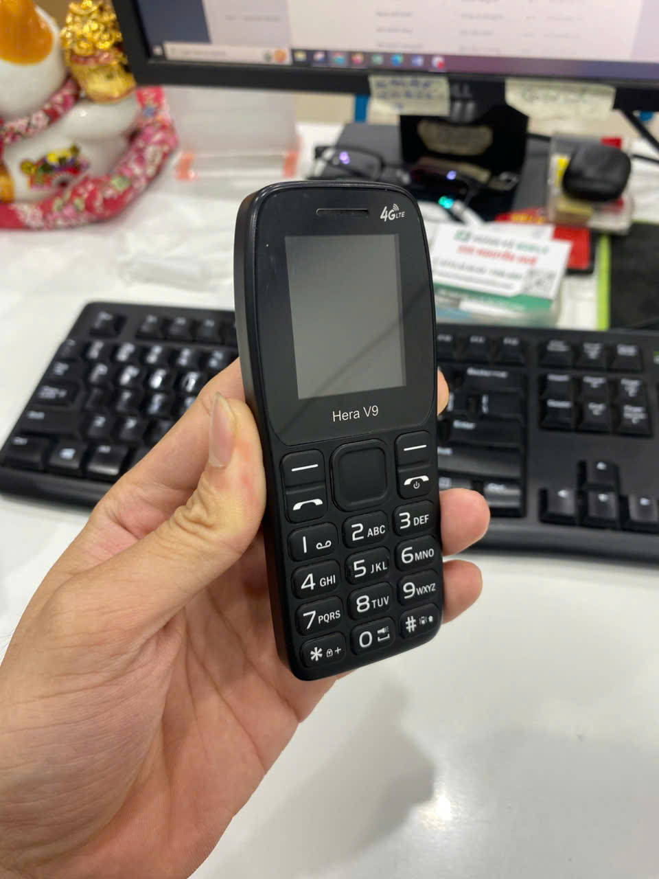 Điện thoại Xphone model Hera V9 màu Đen (Black)