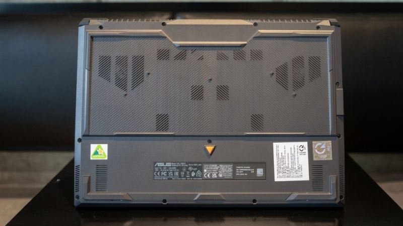 Viên pin lớn 56WHrs hỗ trợ bền bỉ.