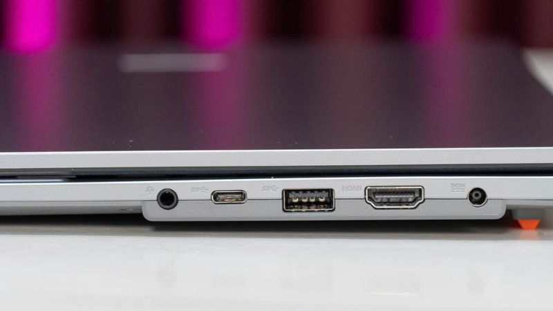 Laptop ASUS Vivobook Go 15 E1504FA-BQ1150W hỗ trợ đa dạng cổng kết nối ổn định