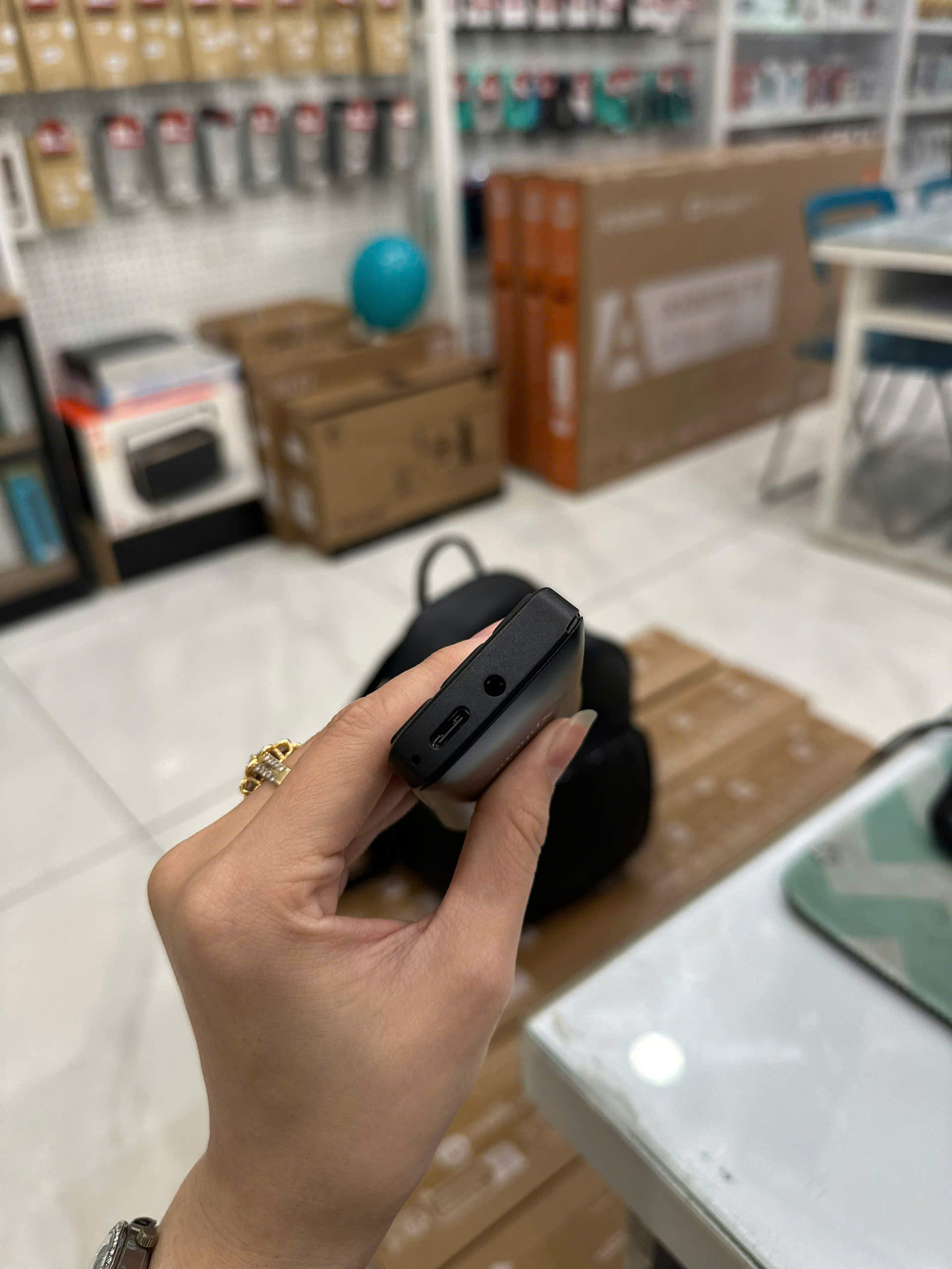 Điện thoại Xphone model Hera V9 màu Đen (Black) - TBH