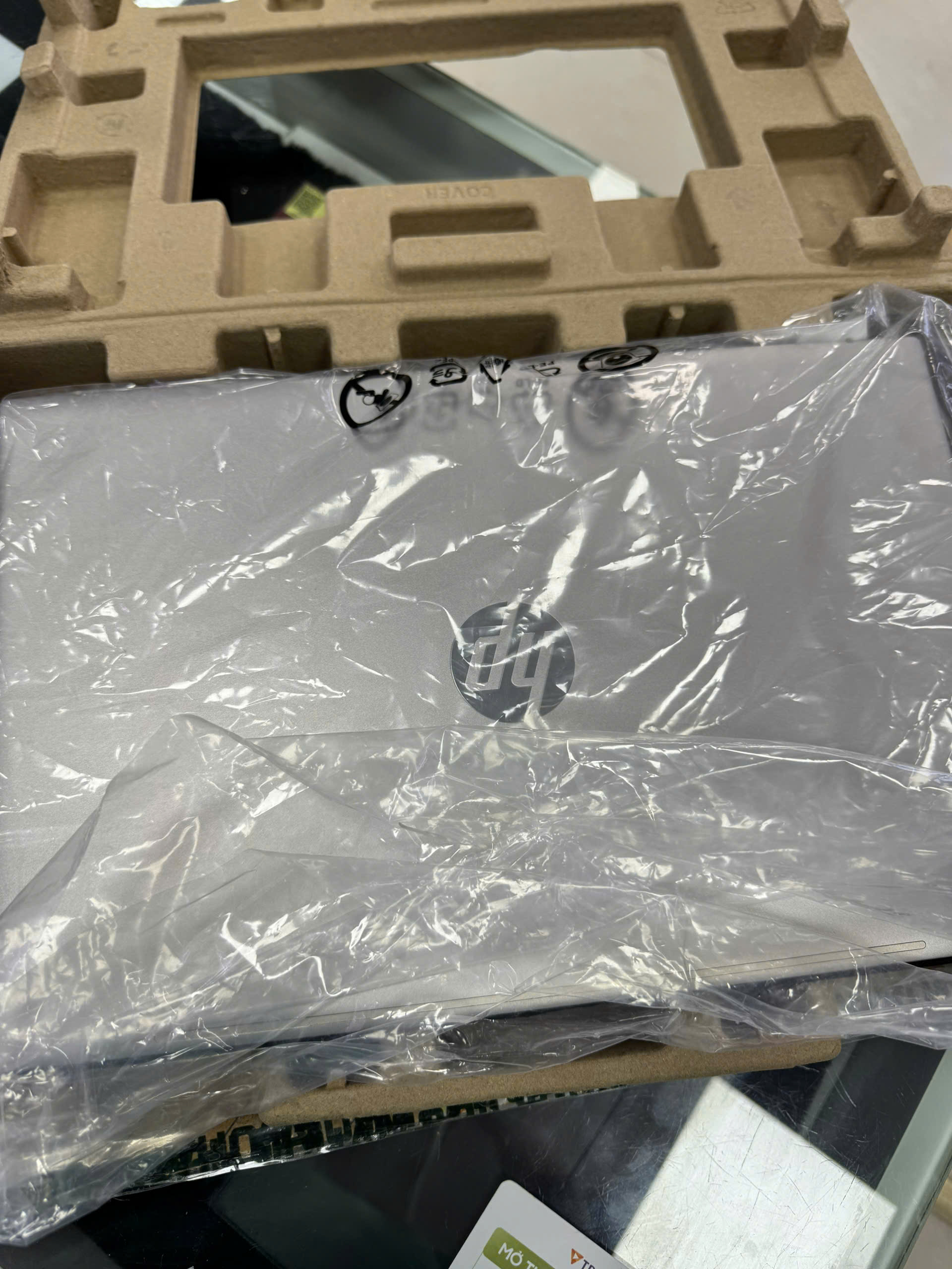 Máy tính xách tay HP Pavilion 15 eg3094TU, i5-1335U/8GD4/512GSSD/15.6FHD/WLax/BT5/3C41WHr/ALUp/W11SL/VÀNG(8C5L5PA)