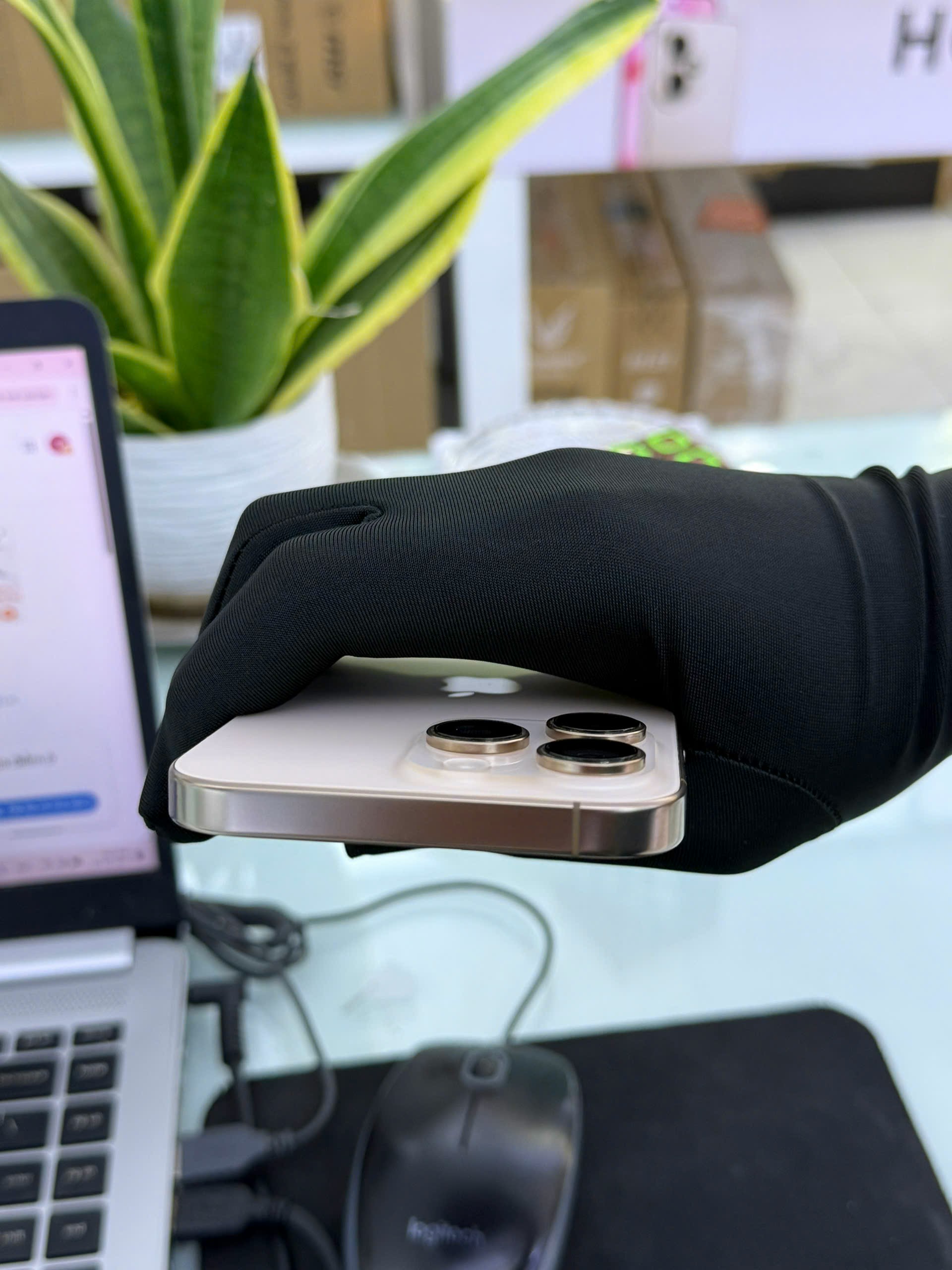 ĐTDĐ Apple iPhone 16 Pro Max 256GB Desert Titanium_MYWX3VN/A - SFV2F60VT07 - MYWX3VN