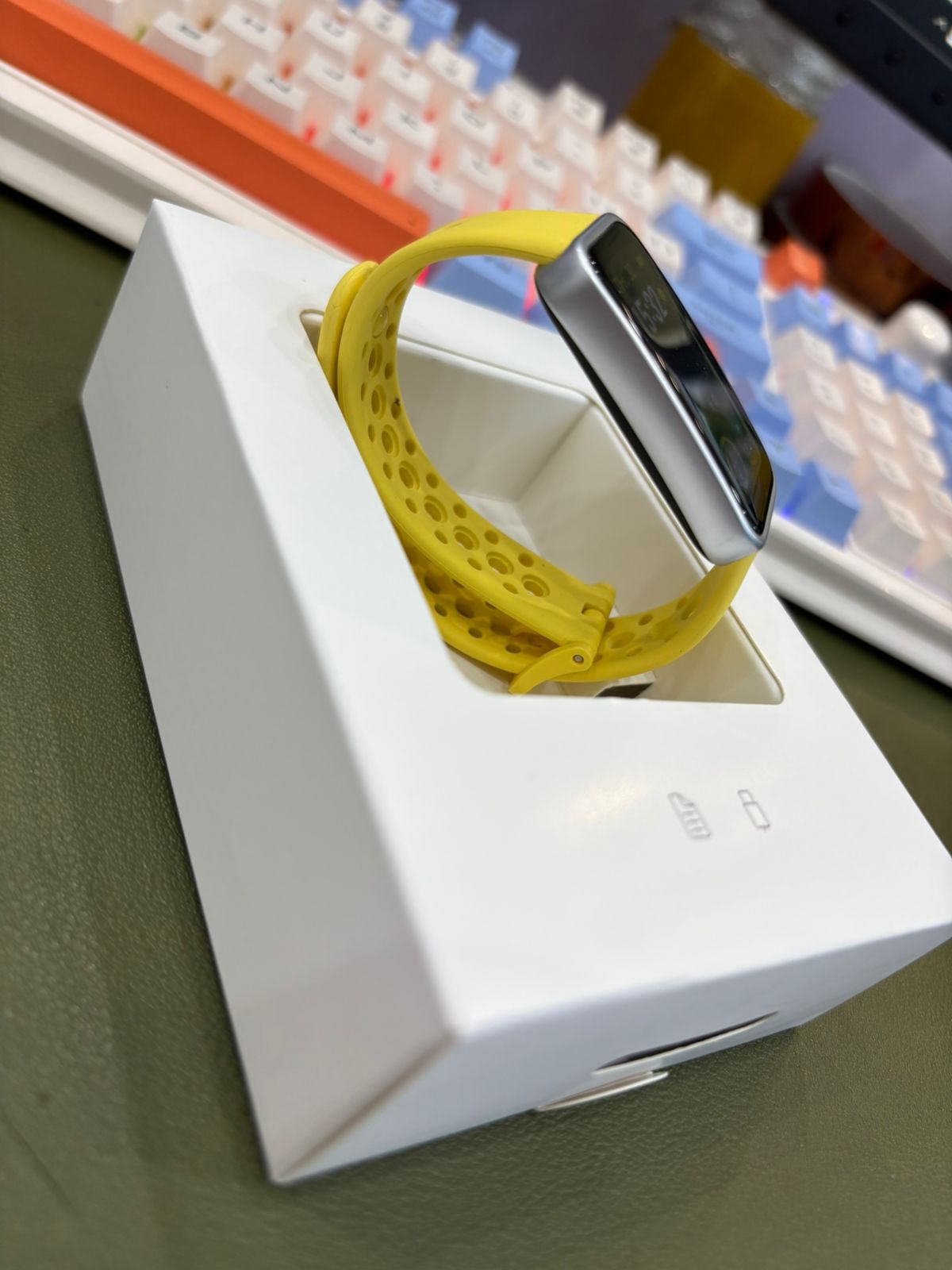 VÒNG ĐEO TAY THÔNG MINH BAND HUAWEI KIM-B19 Band 9/TN Yellow Hàng TBH 