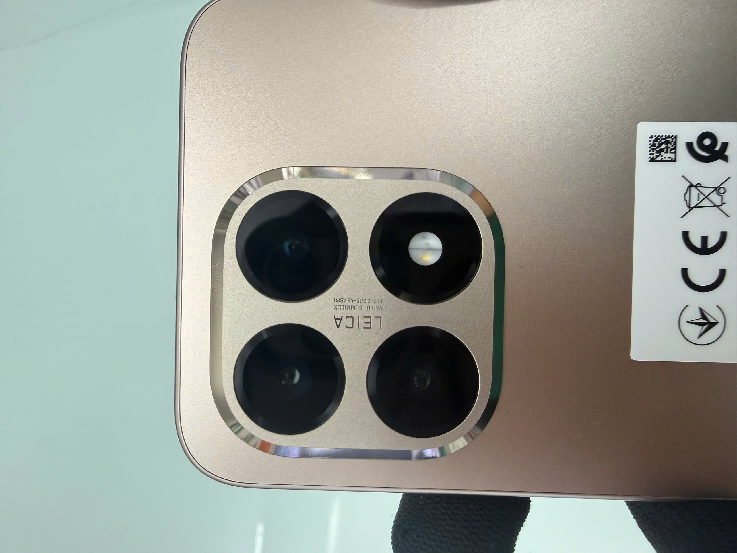 ĐIỆN THOẠI DI ĐỘNG (TEL) XIAOMI 15T 6.83"/MTK D8400 Ultra/12G/512G/50+50+12MP/32MP/5500mAh (25069PTEBG)/VÀNG