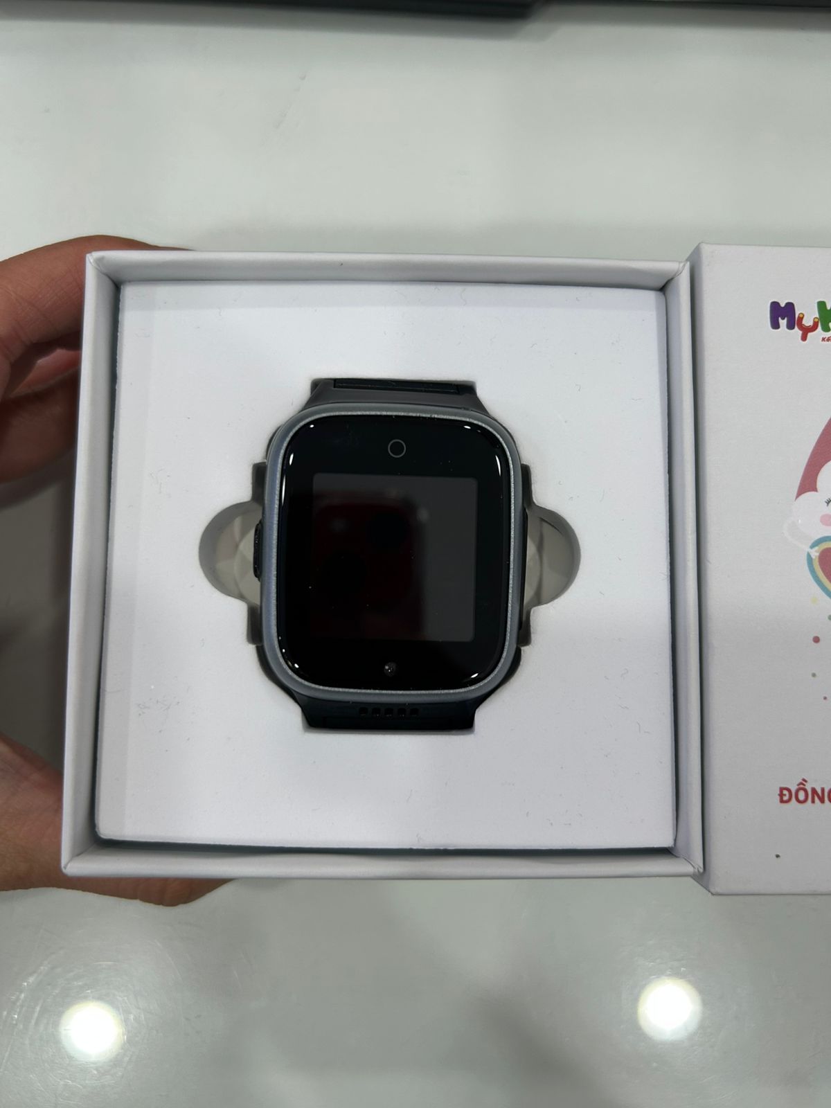 Đồng hồ thông minh trẻ em MyKid 4G Lite, màu Đen