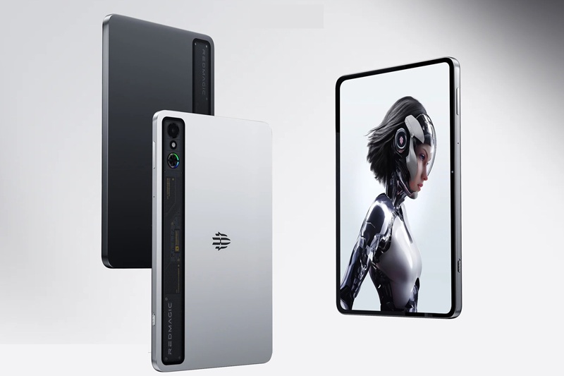 REDMAGIC Astra Gaming Tablet được trang bị viên pin kép dung lượng 8200mAh, hỗ trợ sạc nhanh 80W
