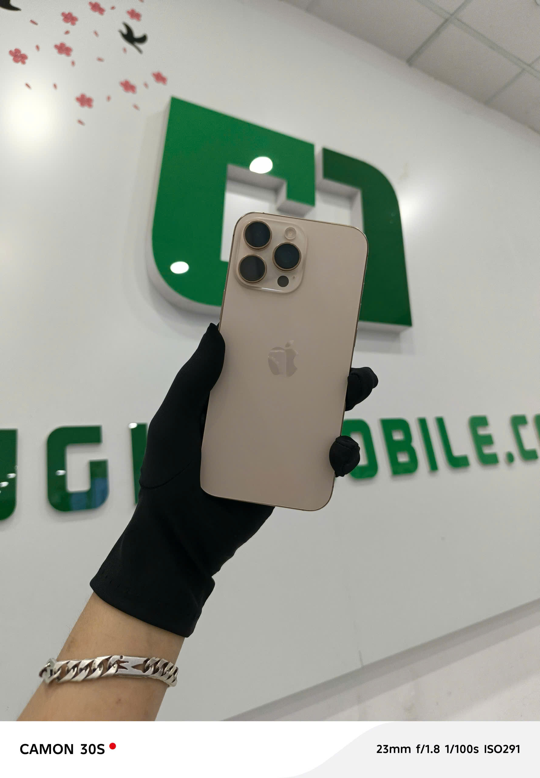 ĐTDĐ Apple iPhone 16 Pro Max 256GB Desert Titanium_MYWX3VN/A - SKHVFVFV0HX - MYWX3VN