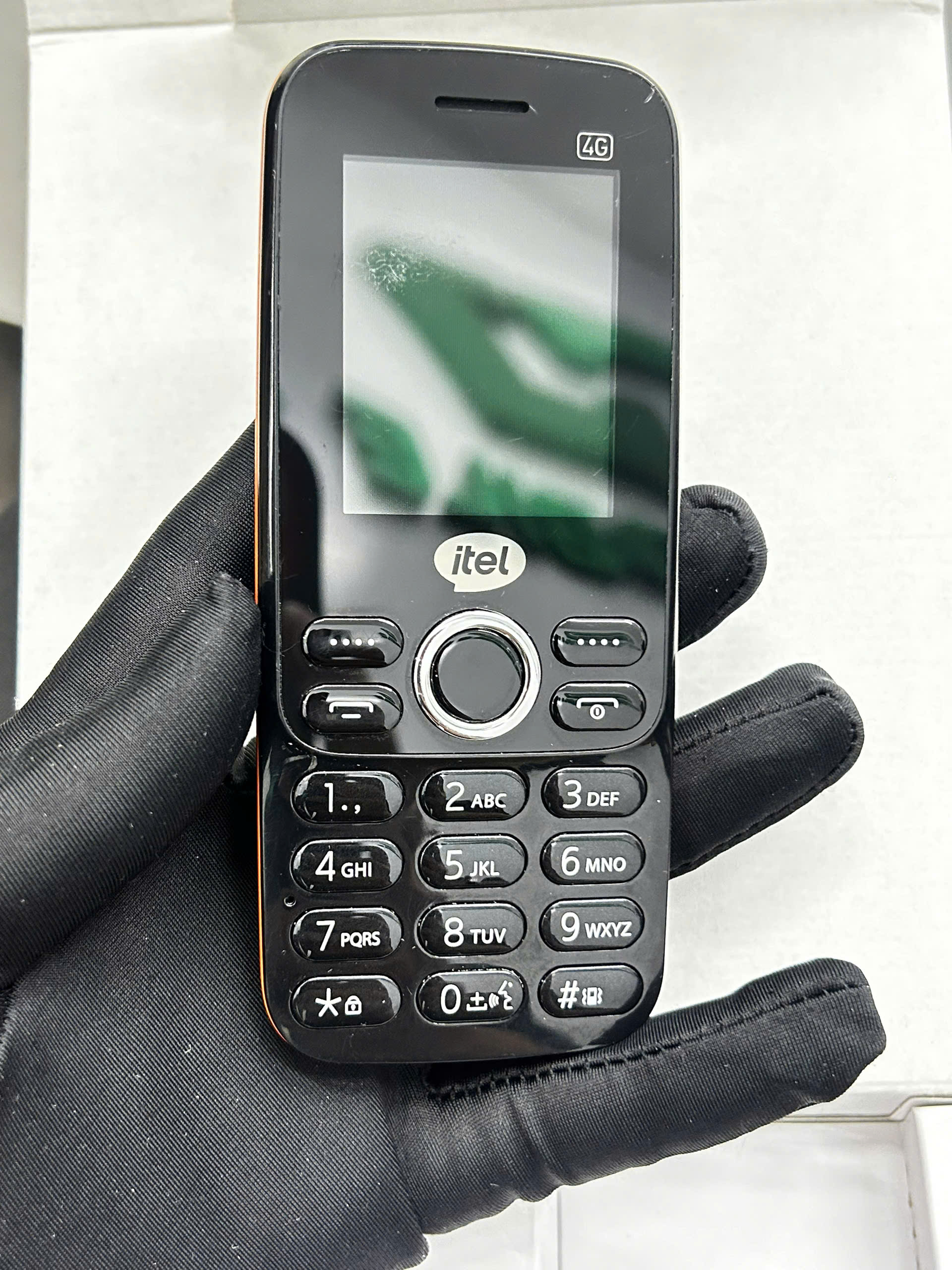 Điện thoại di động Itel it8010, màu Đen (Black) - 355231572989780 - IT8010BLACK