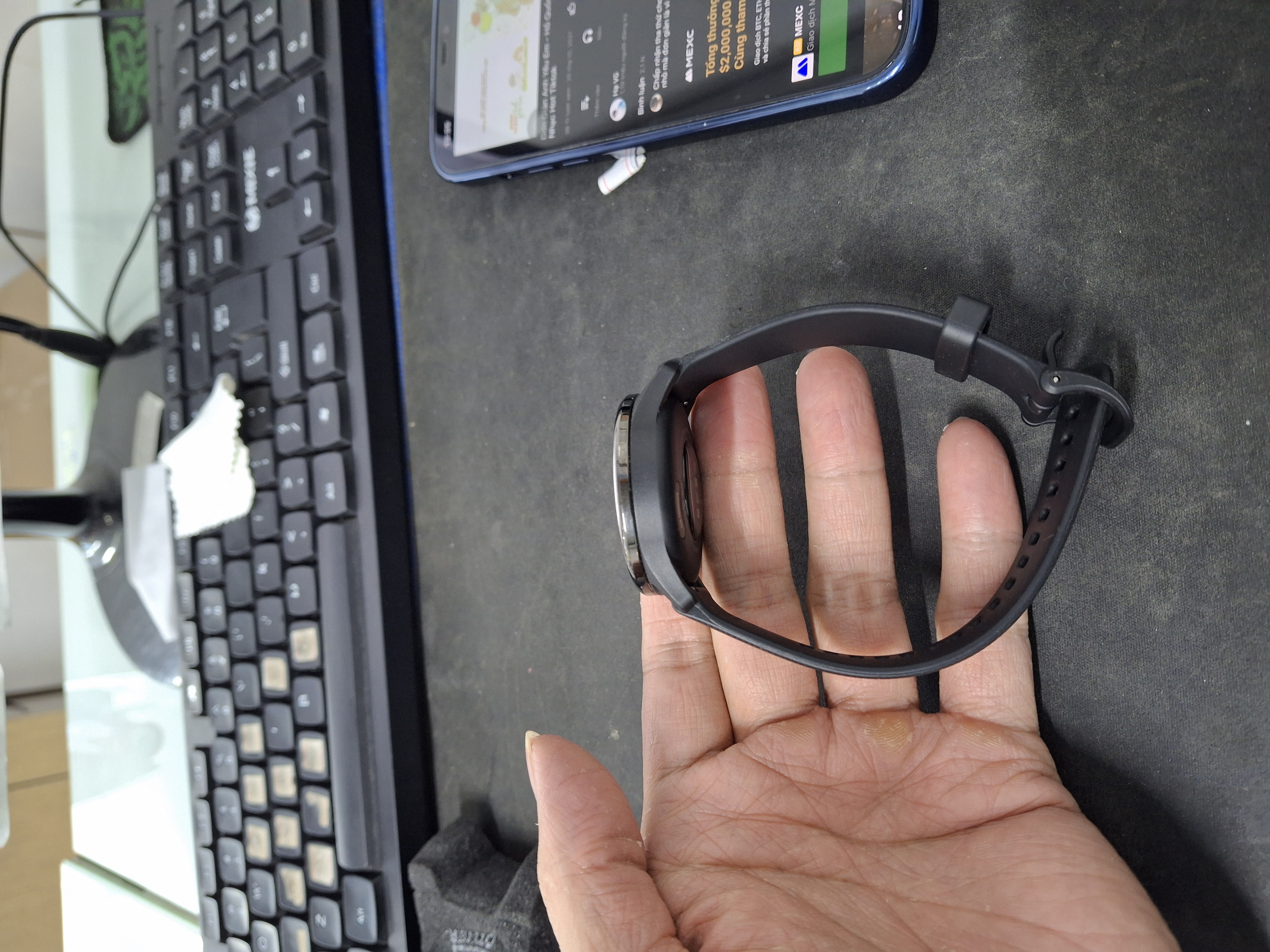 Đồng hồ thông minh Garmin vivomove Trend, KOR/SEA, Đen, Silicone(demo)_010-02665-80 - 7V2012819 - 28 Trần Phú