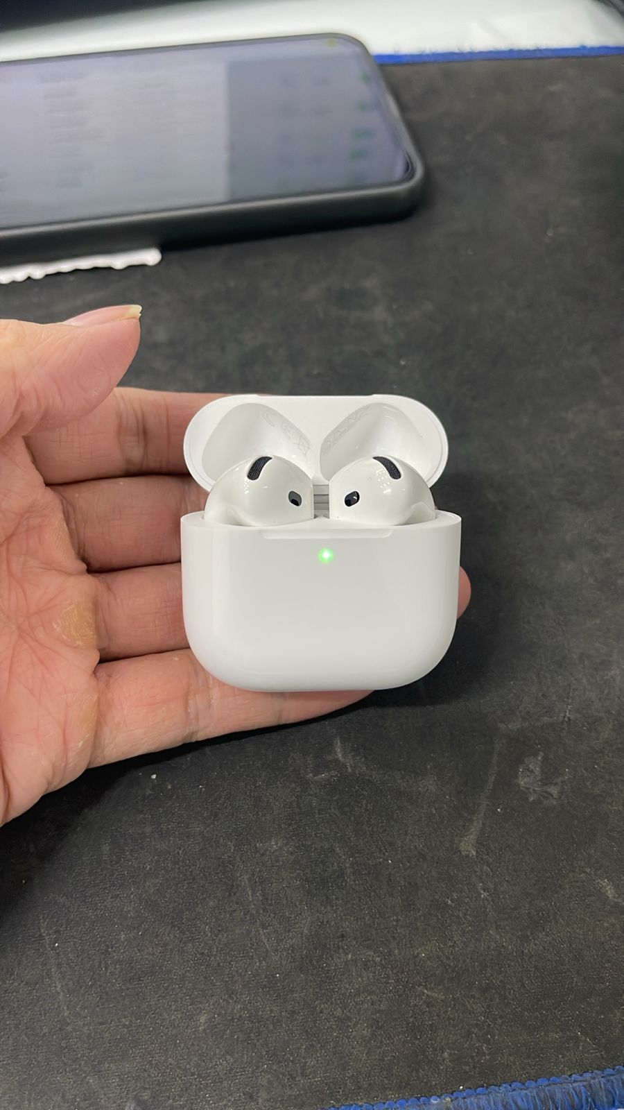 Tai nghe Bluetooth Apple AirPods 4 - MXP63ZP/A - SKY20RKQ0WD - MXP63ZP-2828 Trần Phú