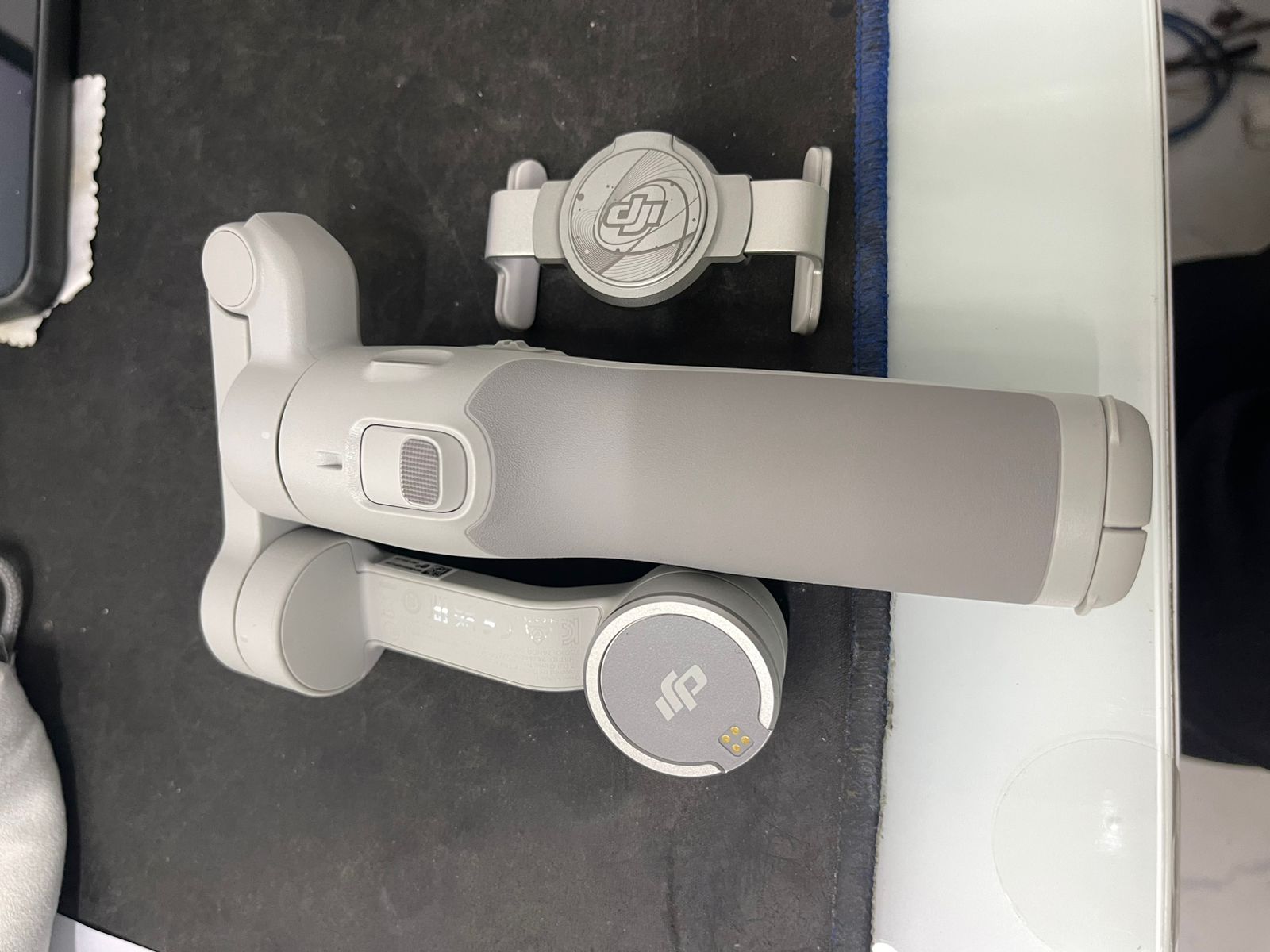 Thiết bị cầm tay chống rung cho điện thoại DJI Osmo Mobile 7_DS307 - 95DVM25315201LUW - DS307-28 trần Phú