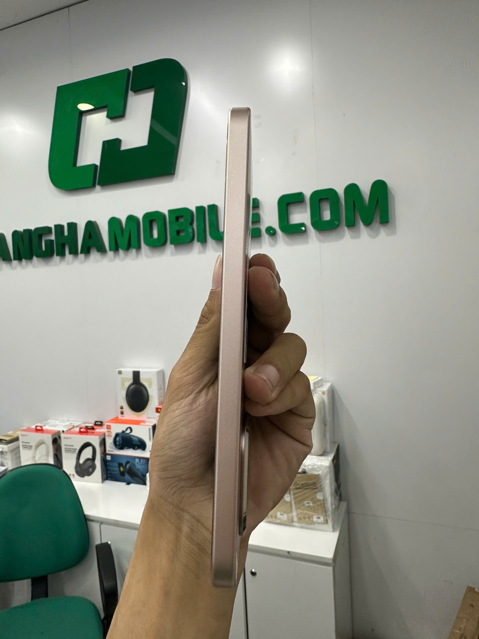 ĐIỆN THOẠI DI ĐỘNG (TEL) XIAOMI 15T 6.83"/MTK D8400 Ultra/12G/512G/50+50+12MP/32MP/5500mAh (25069PTEBG)/VÀNG (6932554451400)	