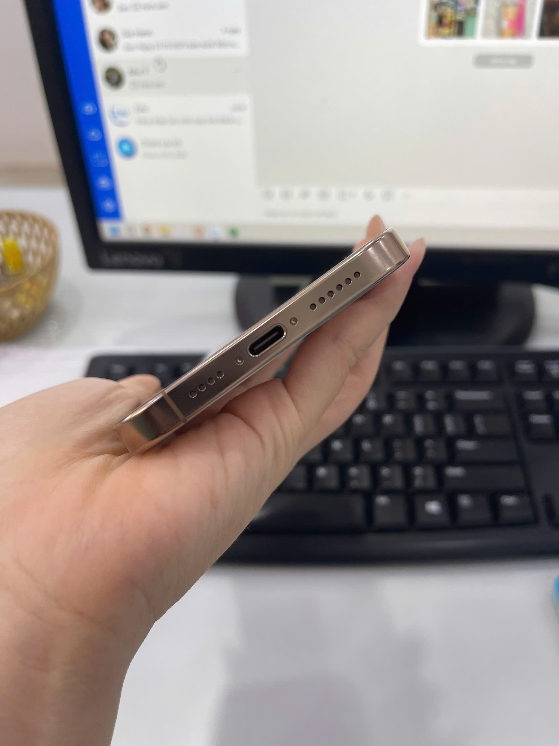 ĐTDĐ Apple iPhone 16 Pro Max 256GB Desert Titanium_MYWX3VN/A - SMQ770TKPWH - MYWX3VN