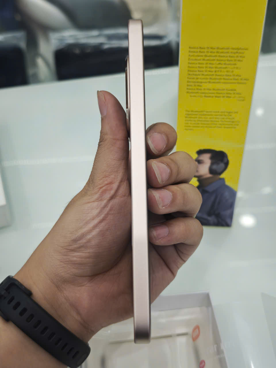 ĐIỆN THOẠI DI ĐỘNG (TEL) XIAOMI 15T 6.83"/MTK D8400 Ultra/12G/512G/50+50+12MP/32MP/5500mAh (25069PTEBG)/VÀNG