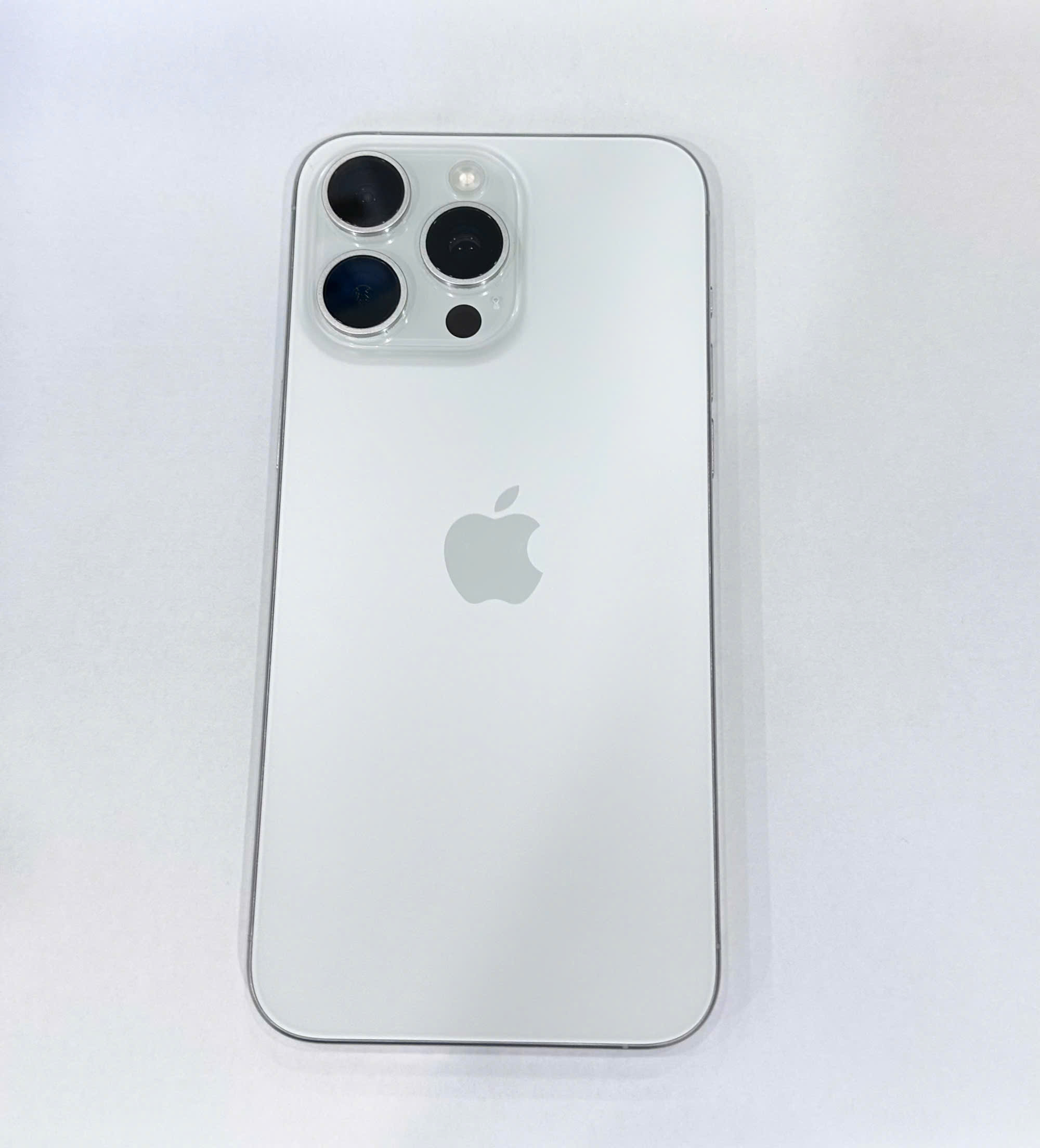 ĐTDĐ Apple iPhone 15 Pro Max 256GB White Titanium_MU783VN/A - TBH - 231A CẦN THƠ