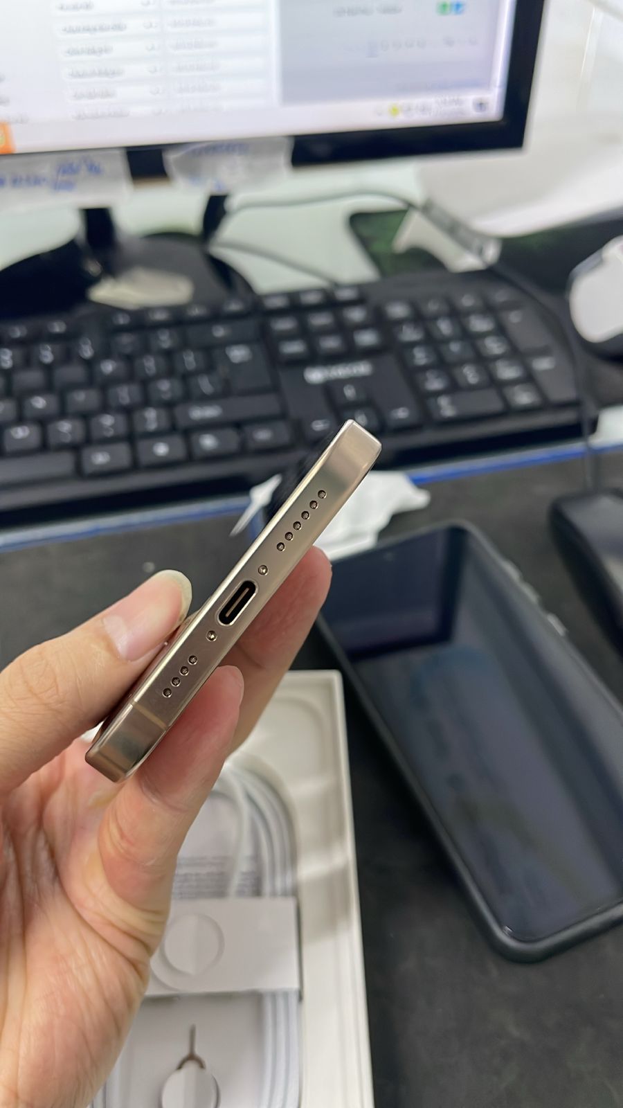 (DEMO) ĐTDĐ Apple iPhone 16 Pro Max Desert 256GB_3N534VN/A - SFKXCRH994N - 3N534VNZTN