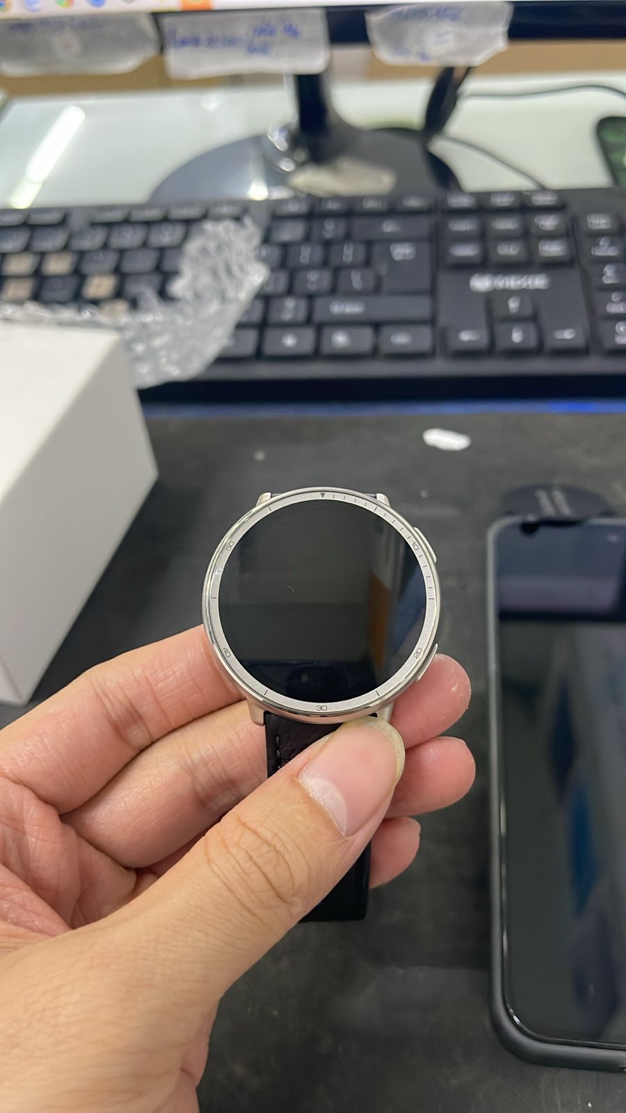 Đồng hồ đeo tay thông minh, hiệu: Amazfit, Active 2 Round, model: A2437, màu: Black Leather (dây da) - 24379526347190 