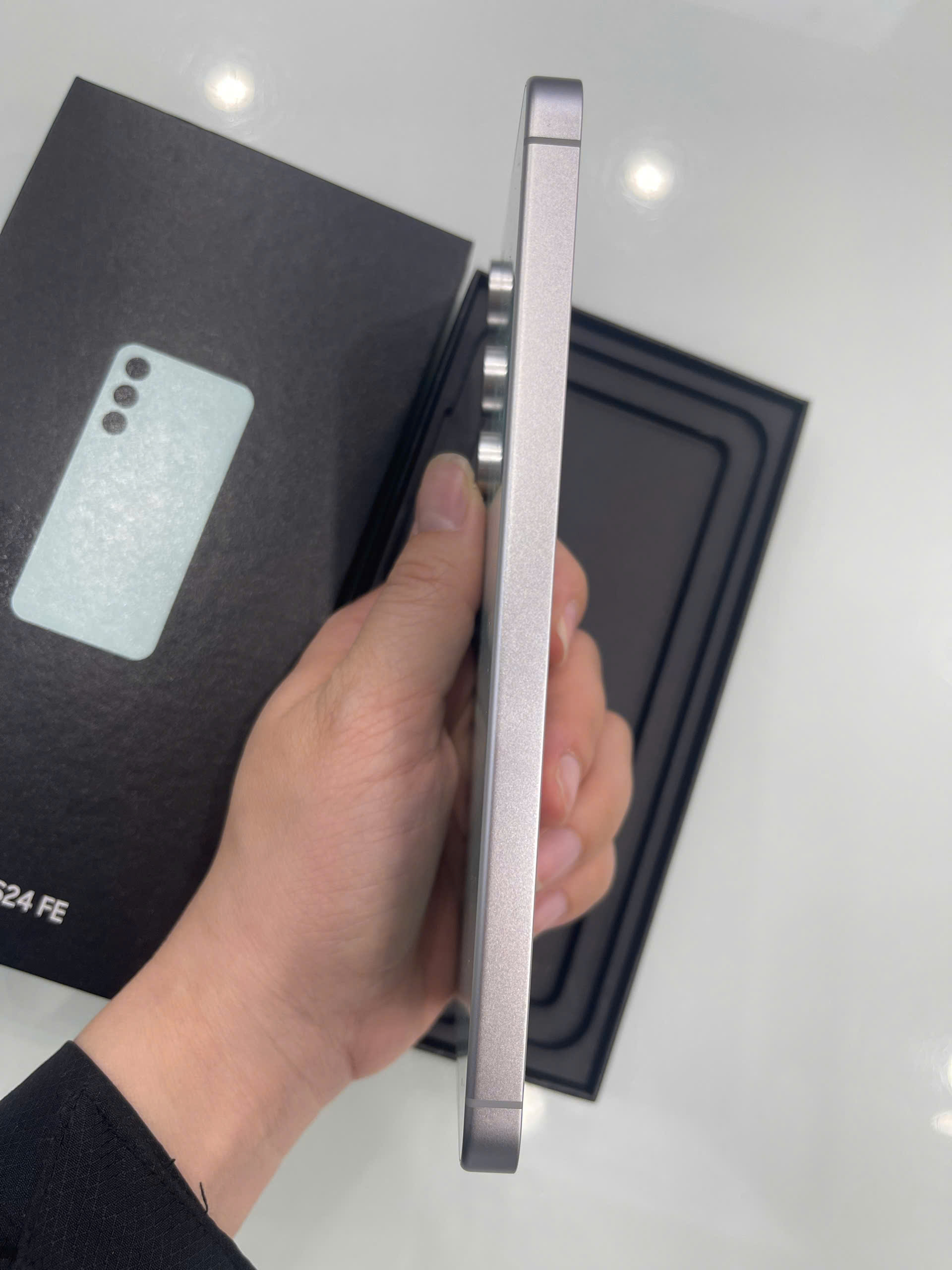 ĐTDĐ Samsung S24 FE, SM-S721B/DS,8+128,Xanh lá, SM-S721BLGBXXV - 350673973484595 - SS24FE128XL-TBH