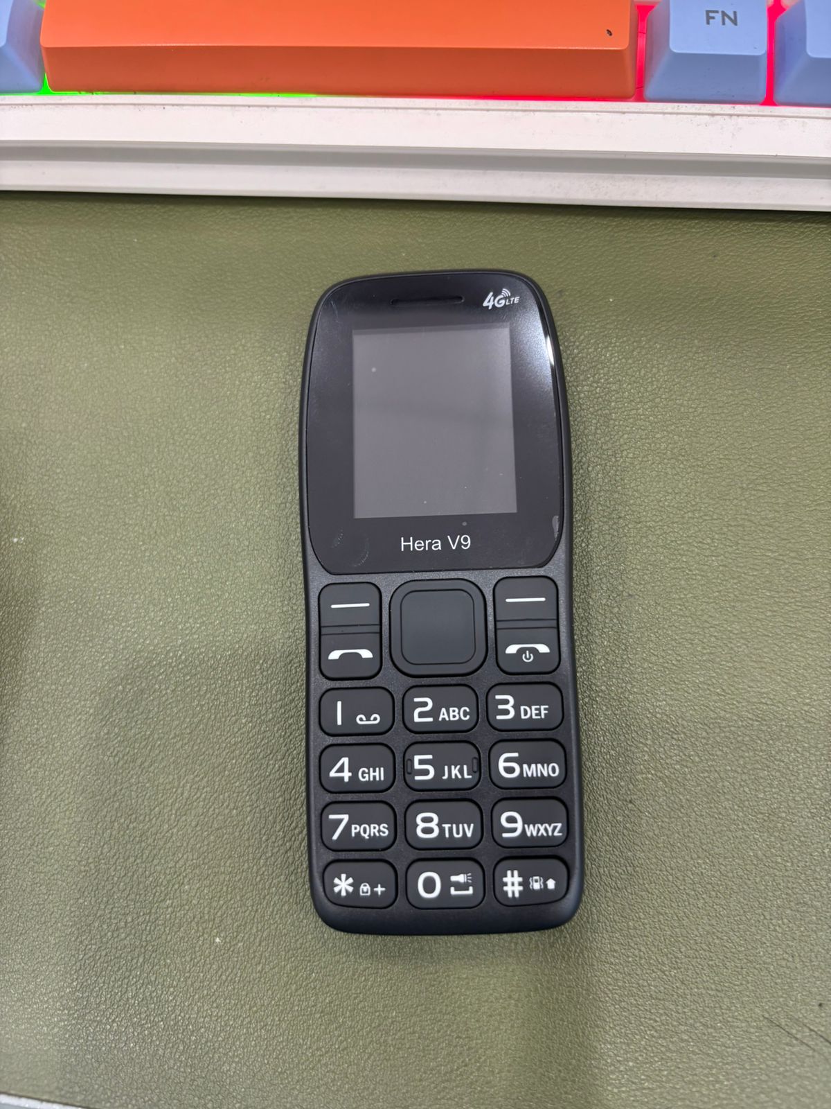 Điện thoại Xphone model Hera V9 màu Đen (Black)