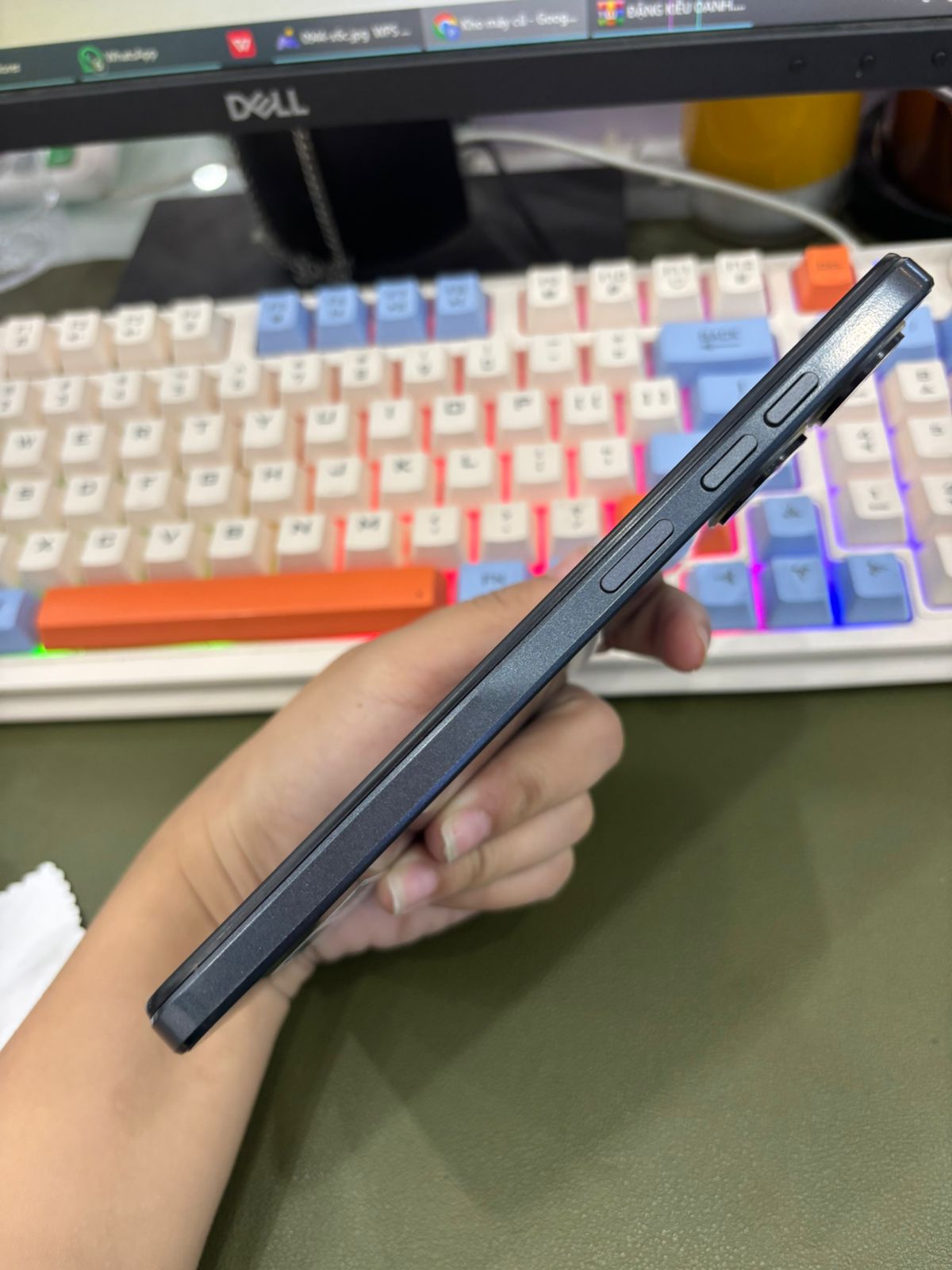 Điện thoại di động thương hiệu HTC Model Wildfire E5 Plus màu Xám (Grey)