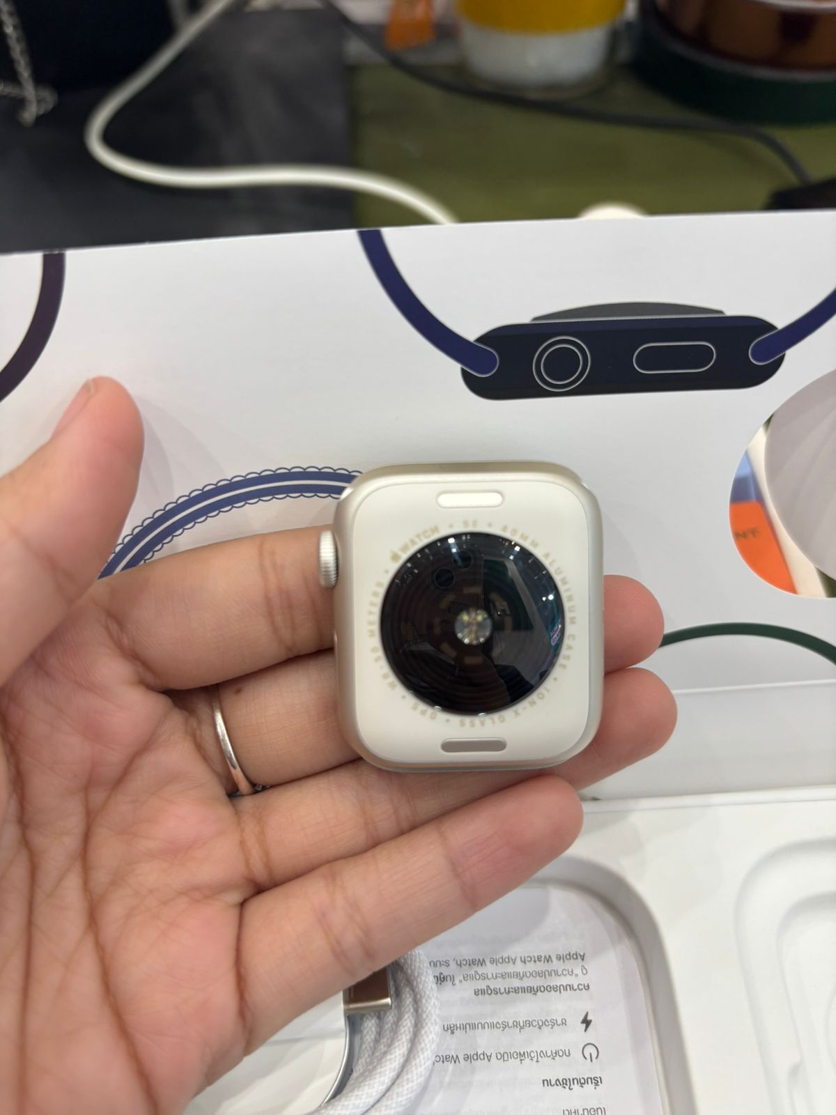 Apple Watch SE 3 GPS 40mm Starlight Aluminium Case with Starlight