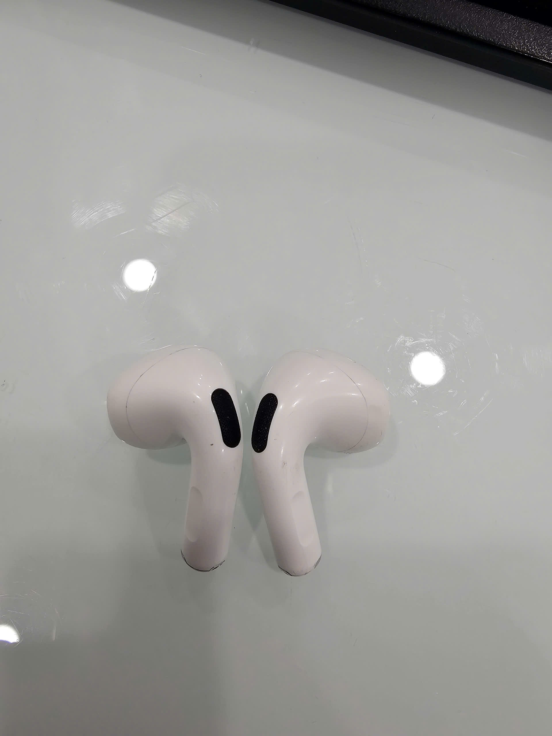 Tai nghe Bluetooth Apple AirPods 4 with Active Noise Cancellation - MXP93ZP/A 