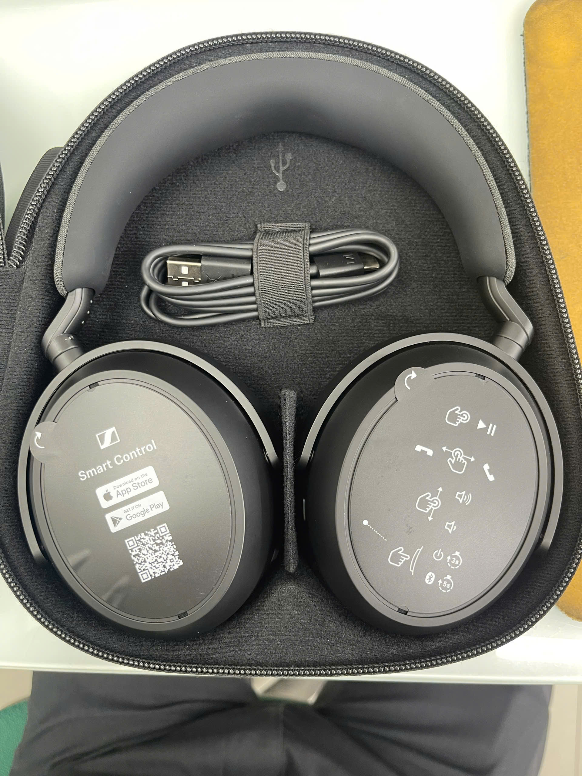 Tai nghe chống ồn Sennheiser MOMENTUM 4 Wireless, Đen - 0155528942 - SMOMEN4D