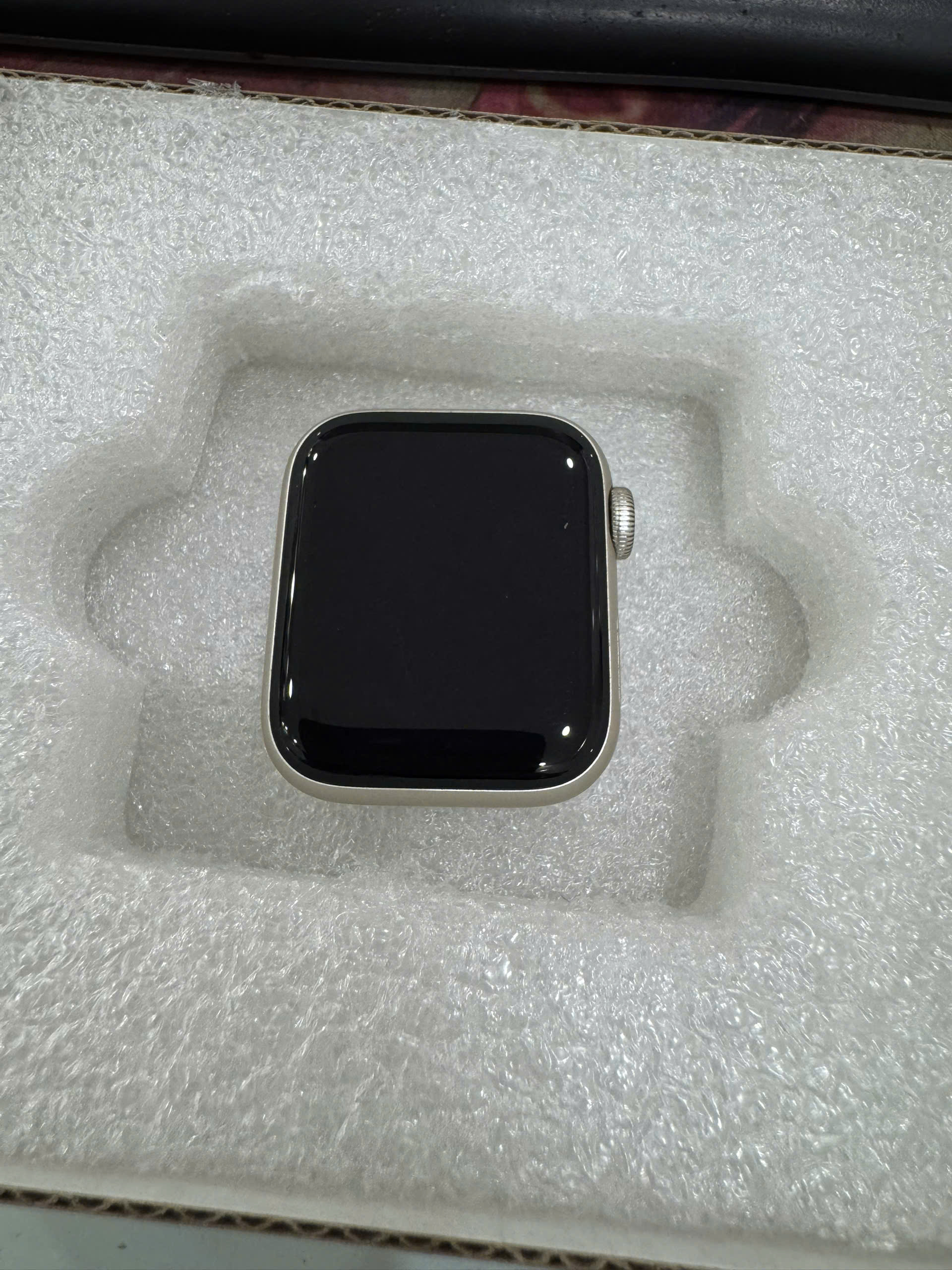 Apple Watch SE 2022 GPS 40mm Starlight Aluminium Case Only (Demo)_3K596PA/A - SF4DT4FH7D1 - 3K596PA