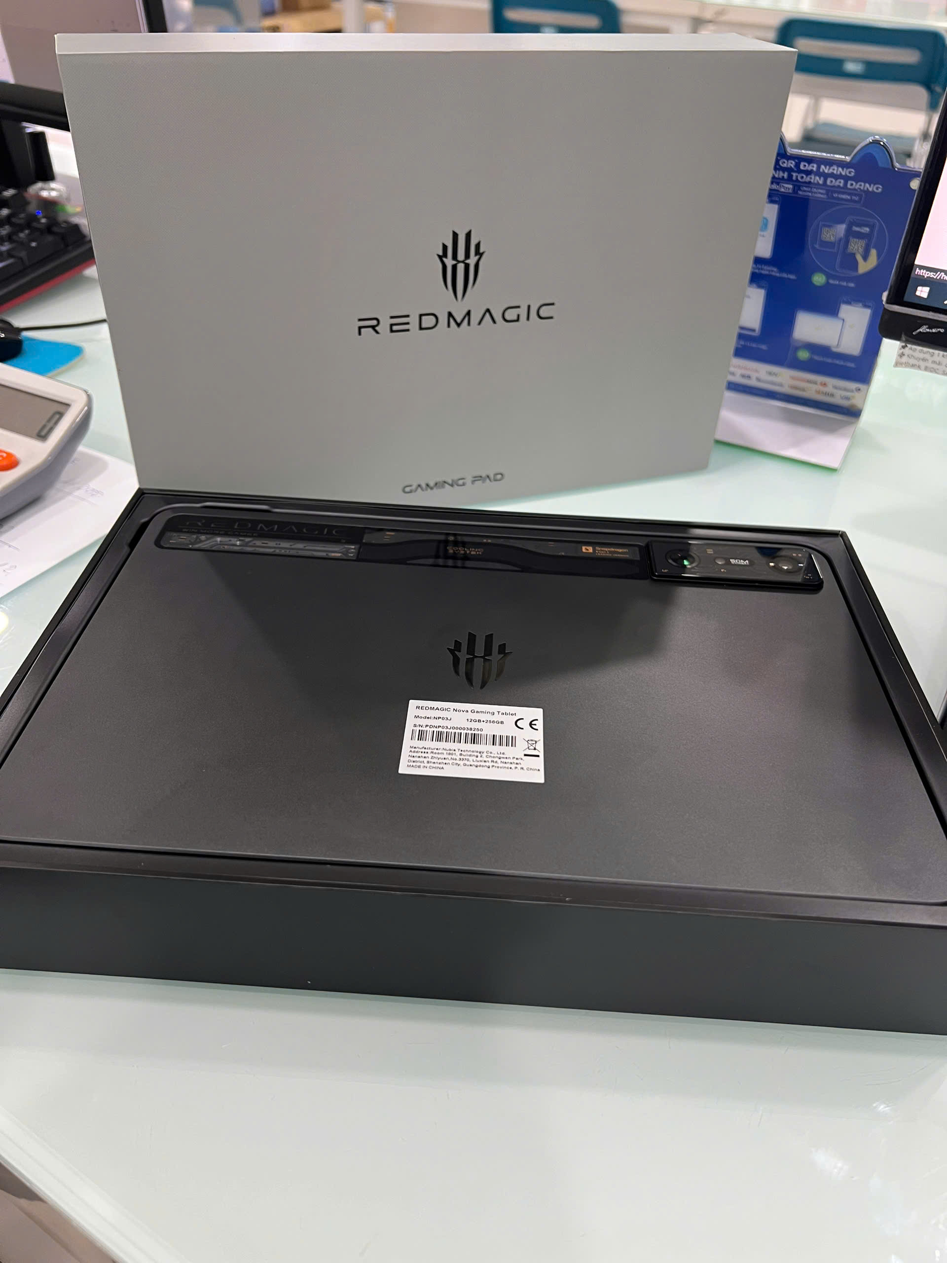 áy tính bảng REDMAGIC Nova Gaming 12GB/256GB Bản Quốc Tế Chính Hãng - Đen Bóng Đêm (Midnight) - NP03J12 - PDNP03J000038250 - NP0