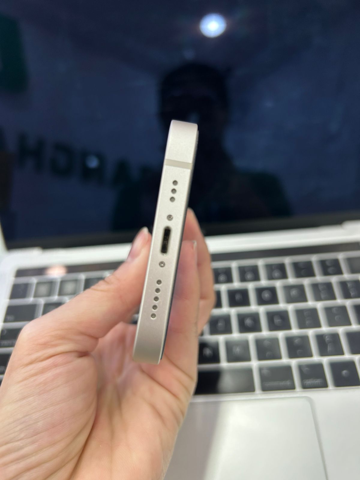 ĐTDĐ Apple iPhone 14 256GB Starlight_MPW43VN/A