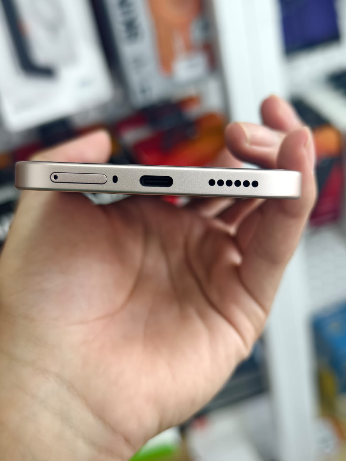 ĐIỆN THOẠI DI ĐỘNG (TEL) XIAOMI 15T 6.83"/MTK D8400 Ultra/12G/512G/50+50+12MP/32MP/5500mAh (25069PTEBG)/VÀNG