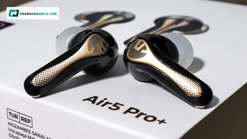 Tai nghe Bluetooth SoundPEATS Air5 Pro+ có khả năng chống ồn đàm thoại chất lượng cao với 3 micro mỗi bên Tai nghe Bluetooth SoundPEATS Air5 Pro+ có khả năng chống ồn đàm thoại chất lượng cao với 3 micro mỗi bên