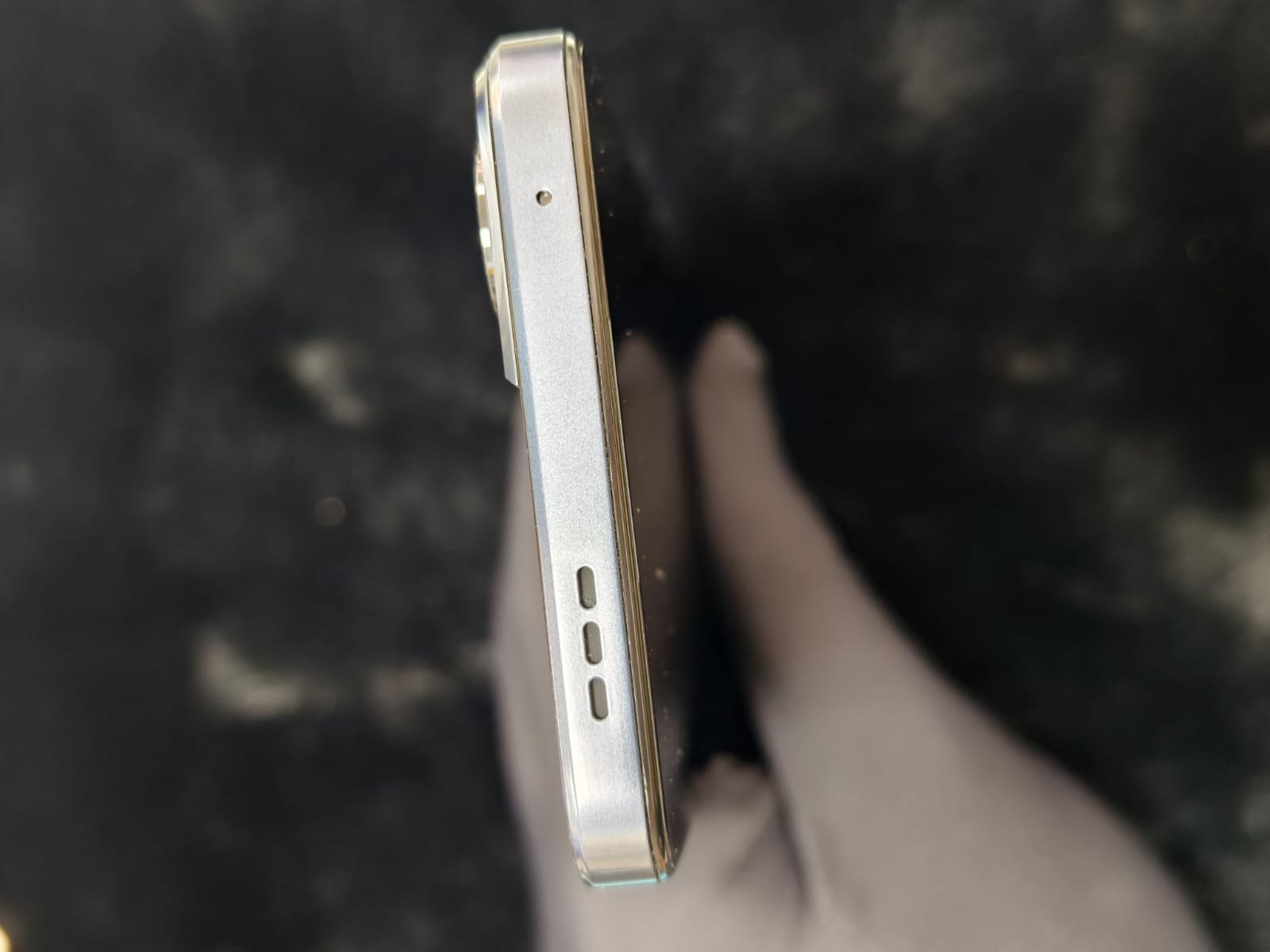 Điện thoại di động TCL 505 4GB/128GB