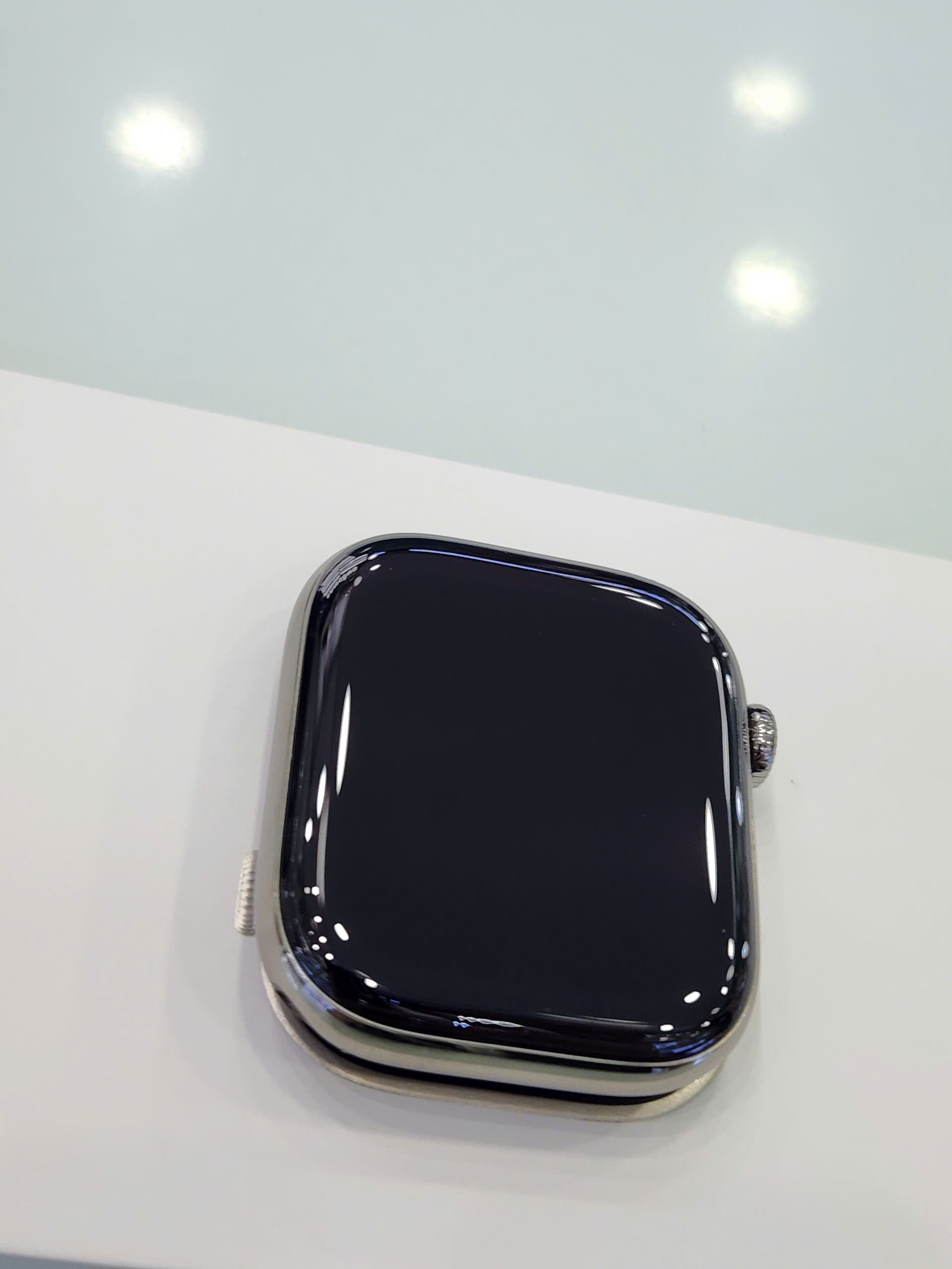 Apple Watch Series 10 - GPS + Cellular, 46mm - Viền Titan Dây Thép Cũ