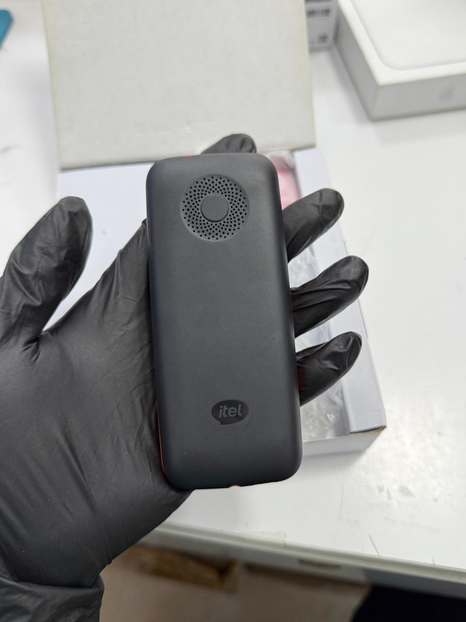 Điện thoại di động Itel it8010, màu Đen (Black) - IT8010BLACK