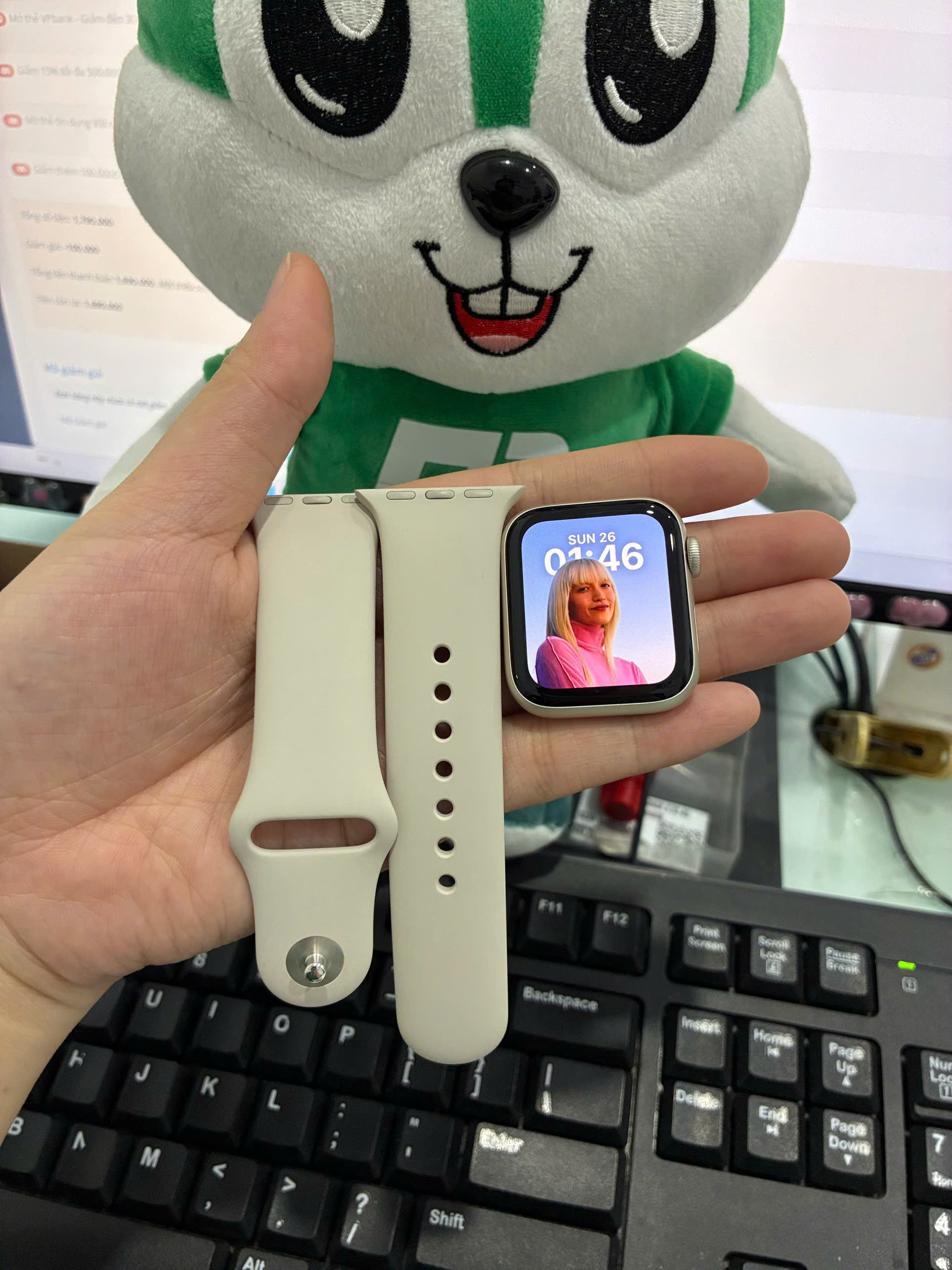 Apple Watch SE 2022 GPS 40mm Starlight Aluminium Case Only (Demo)_3K596PA/A - SG47G3909JT - 3K596PA - TBH