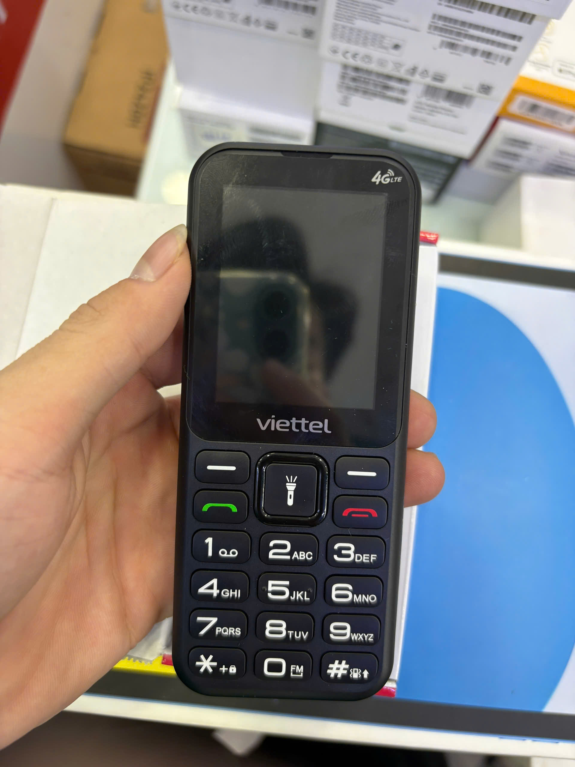 Điện thoại Viettel T2 - 4G (DÙNG MỌI LOẠI SIM) TBH