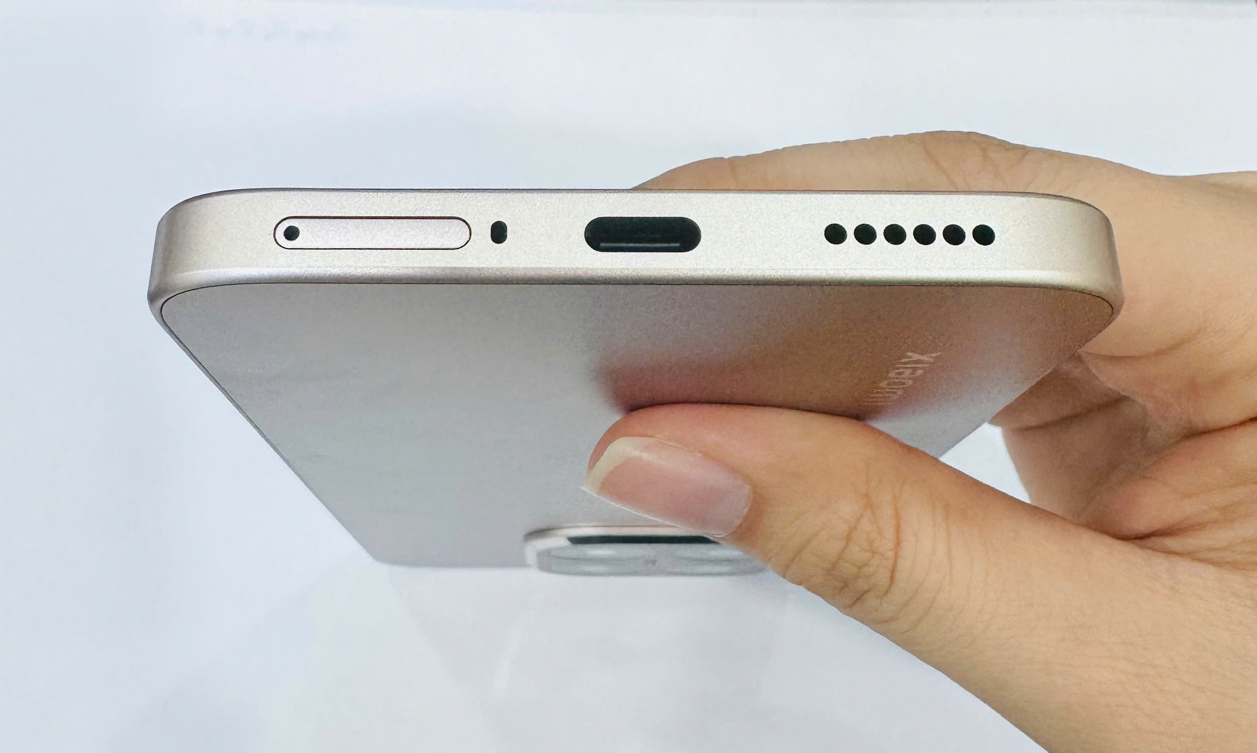 ĐIỆN THOẠI DI ĐỘNG (TEL) XIAOMI 15T 6.83"/MTK D8400 Ultra/12G/512G/50+50+12MP/32MP/5500mAh VÀNG - TBH - 231A CẦN THƠ