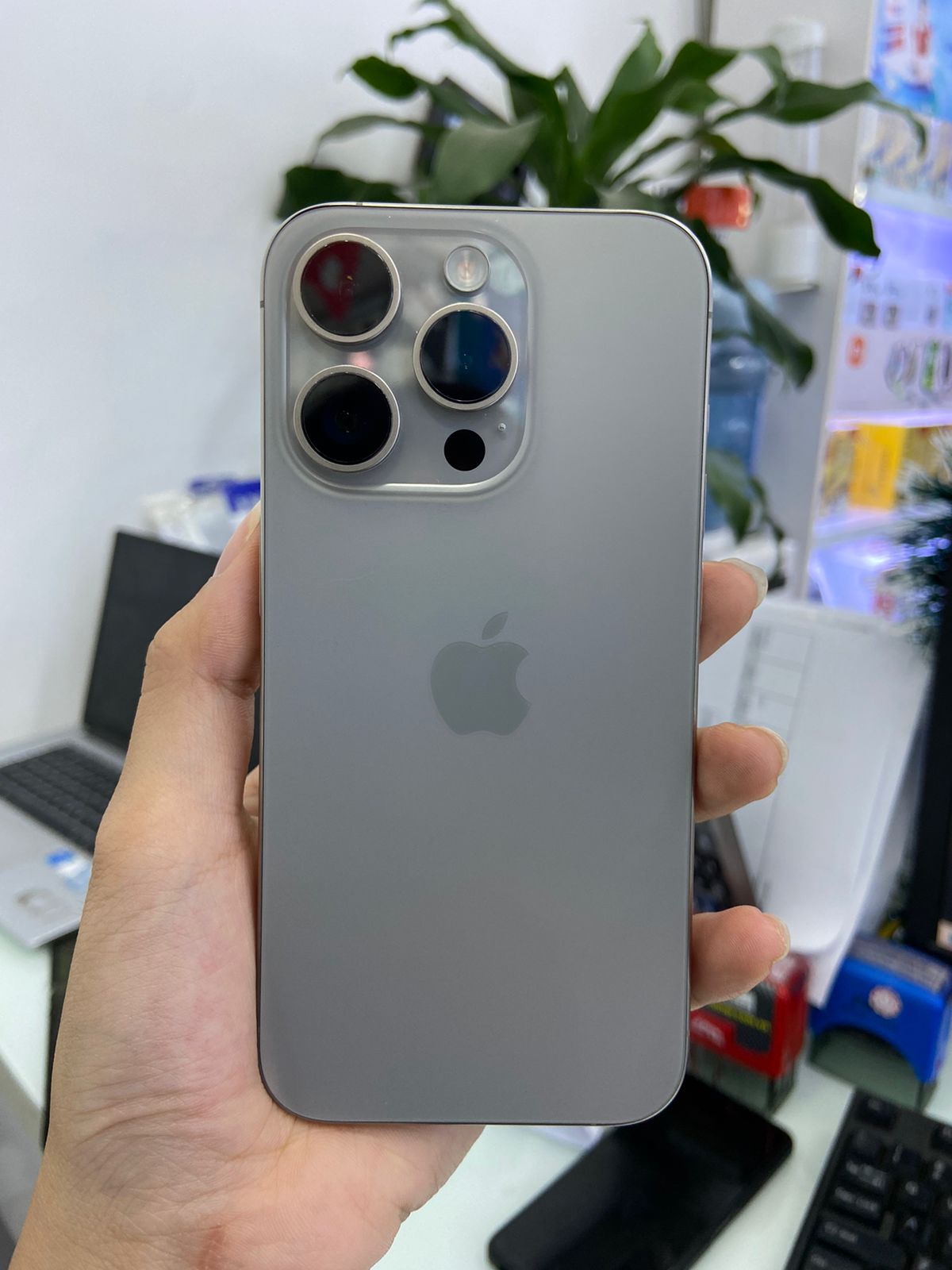 ĐTDĐ Apple iPhone 15 Pro 256GB Natural Titanium_MTV53VN/A - SPQMLWW0F47 - MTV53VN