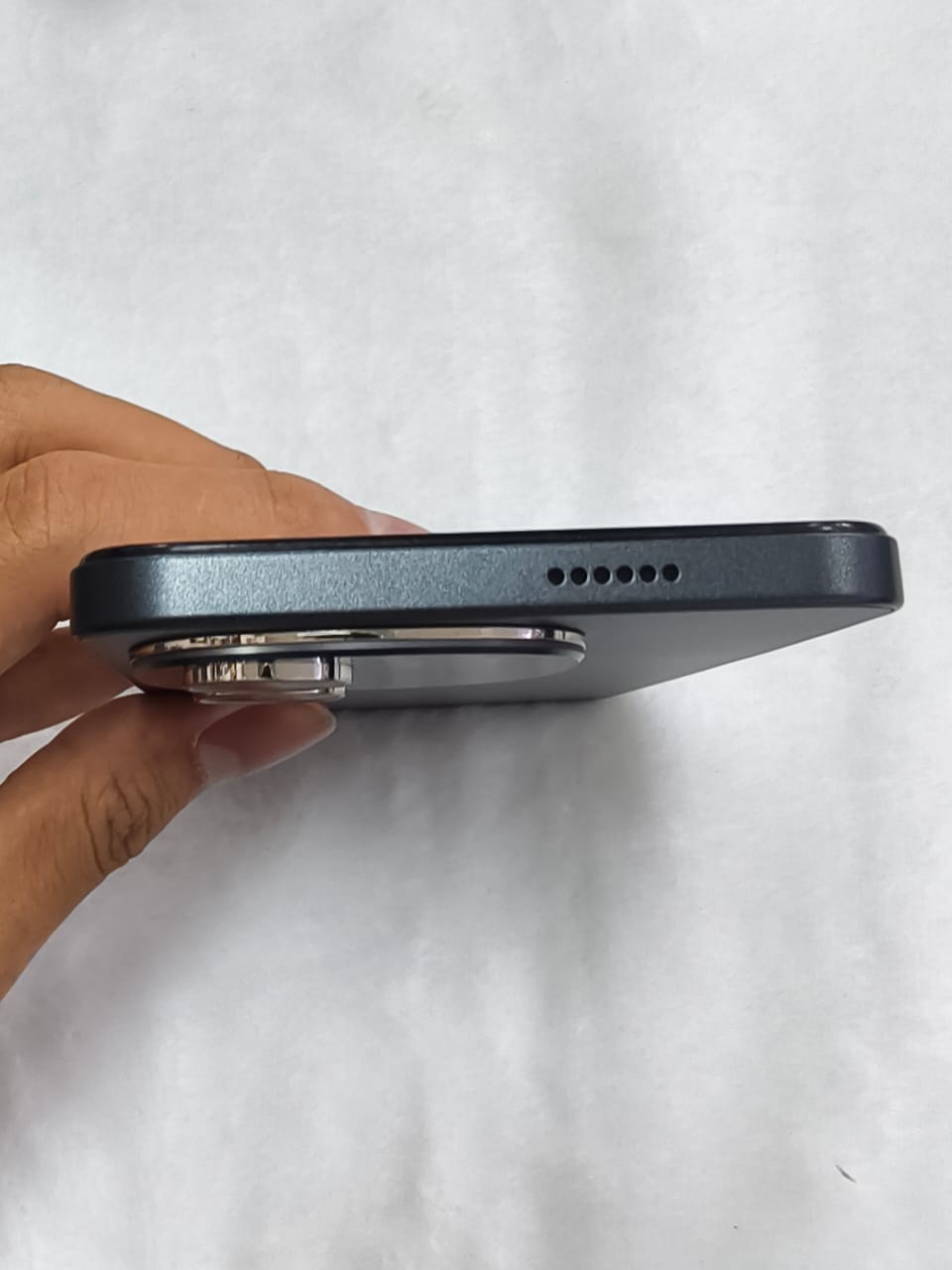 Điện thoại di động Tecno KL8 (Tecno Spark 30 5G) 128+6, màu Đen Trời Đêm