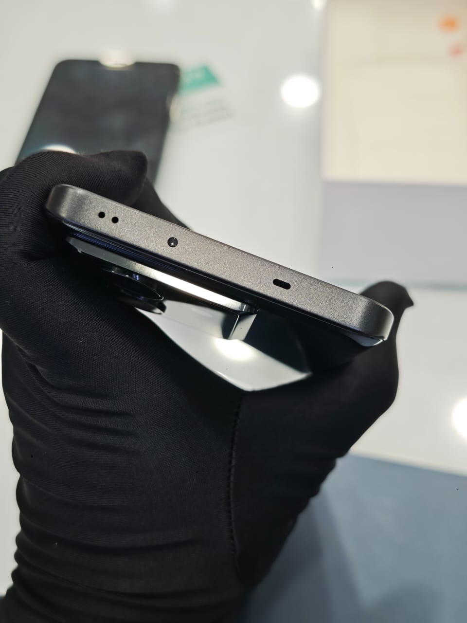 Điện thoại di động Xiaomi 13T - TN/Đen (2306EPN60G) 6.67/MTK D8200 Ultra/12G/256G/50MP+50MP+12MP/20MP/5000mAh -