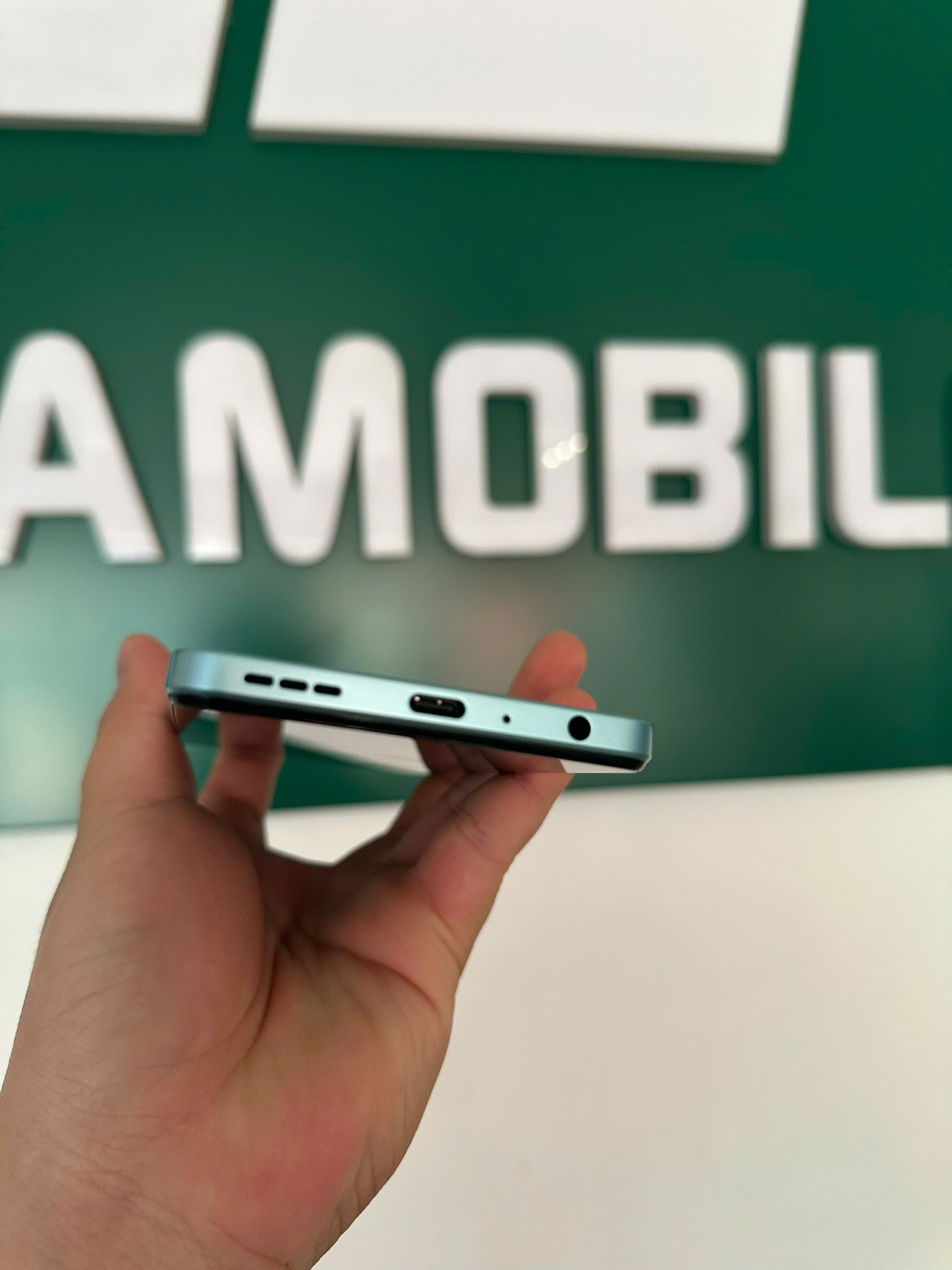 Điện thoại di động OSCAL TIGER 12 (8GB/128GB) - màu xanh