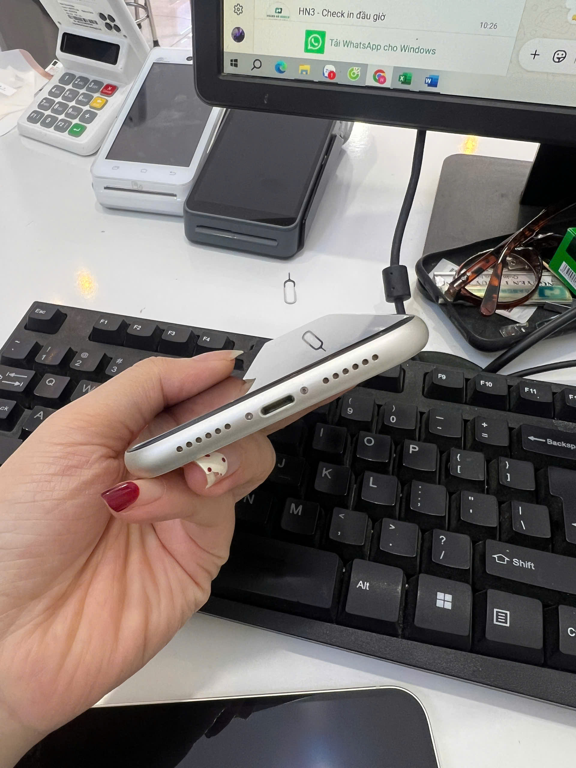 Iphone 11 64GB Cũ - White - 356804118226054 - IC1164W