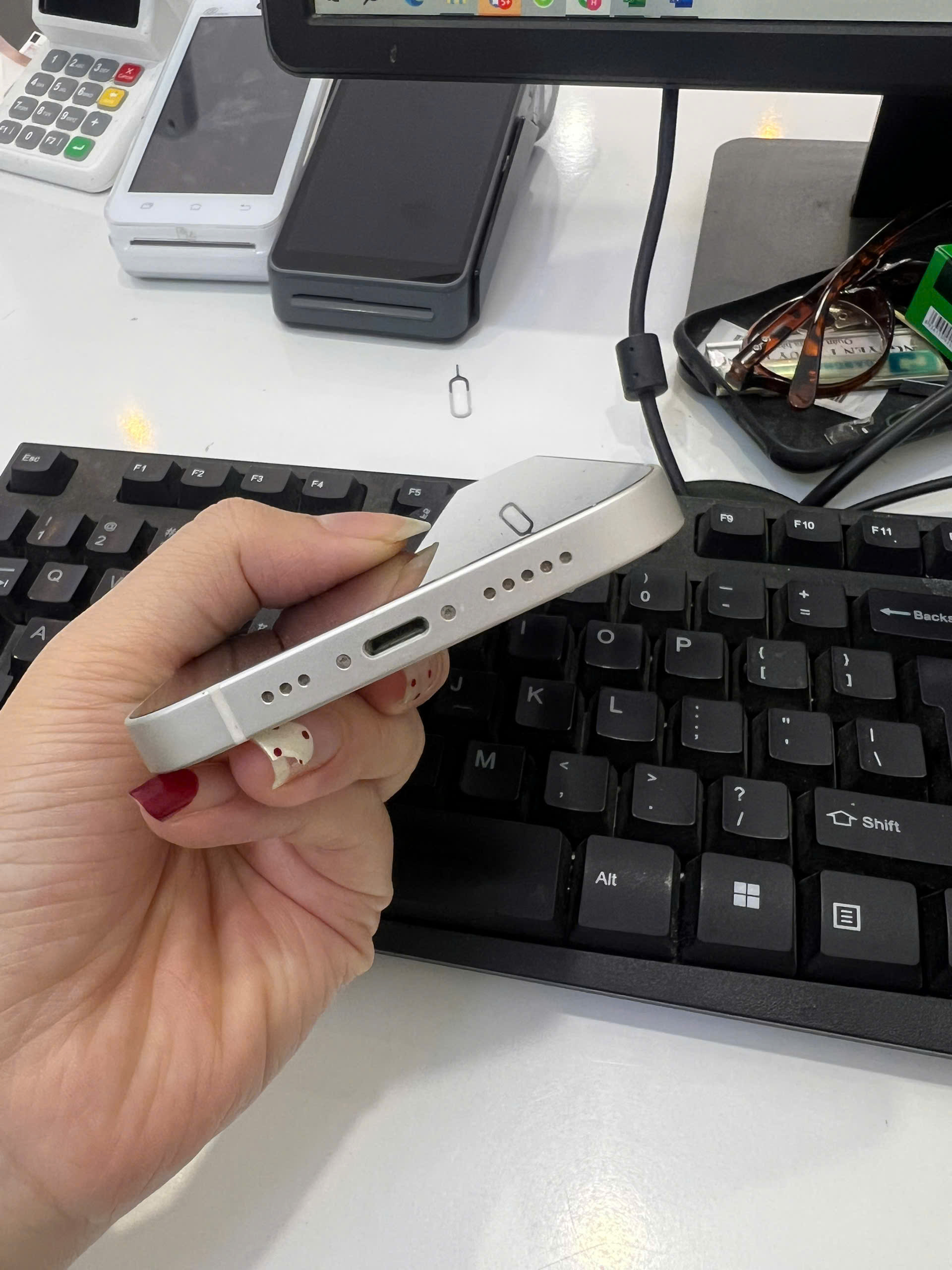 ĐTDĐ Apple iPhone 12 128GB White - cũ - 358494242075169 - IPC12128WT