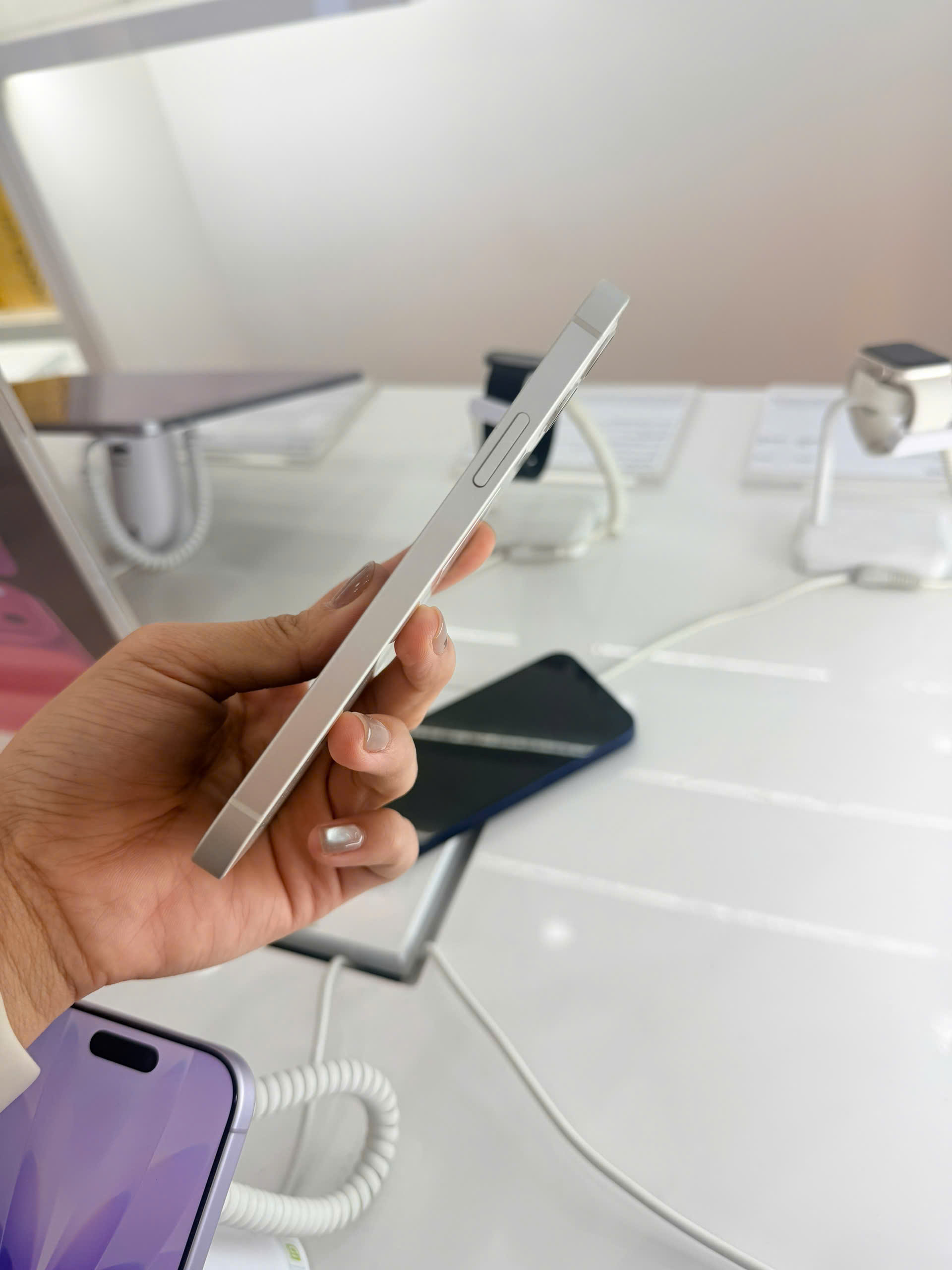 ĐTDĐ Apple iPhone 12 128GB White 