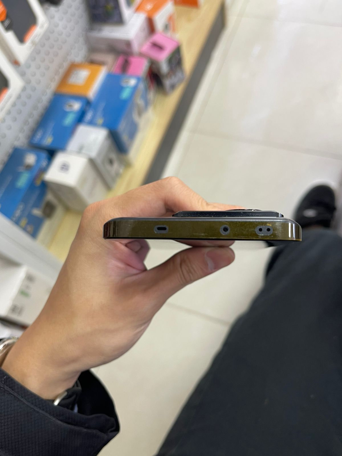 Điện thoại di động Xiaomi 13T - TN/Đen (2306EPN60G) 6.67/MTK D8200 Ultra/12G/256G/50MP+50MP+12MP/20MP/5000mAh