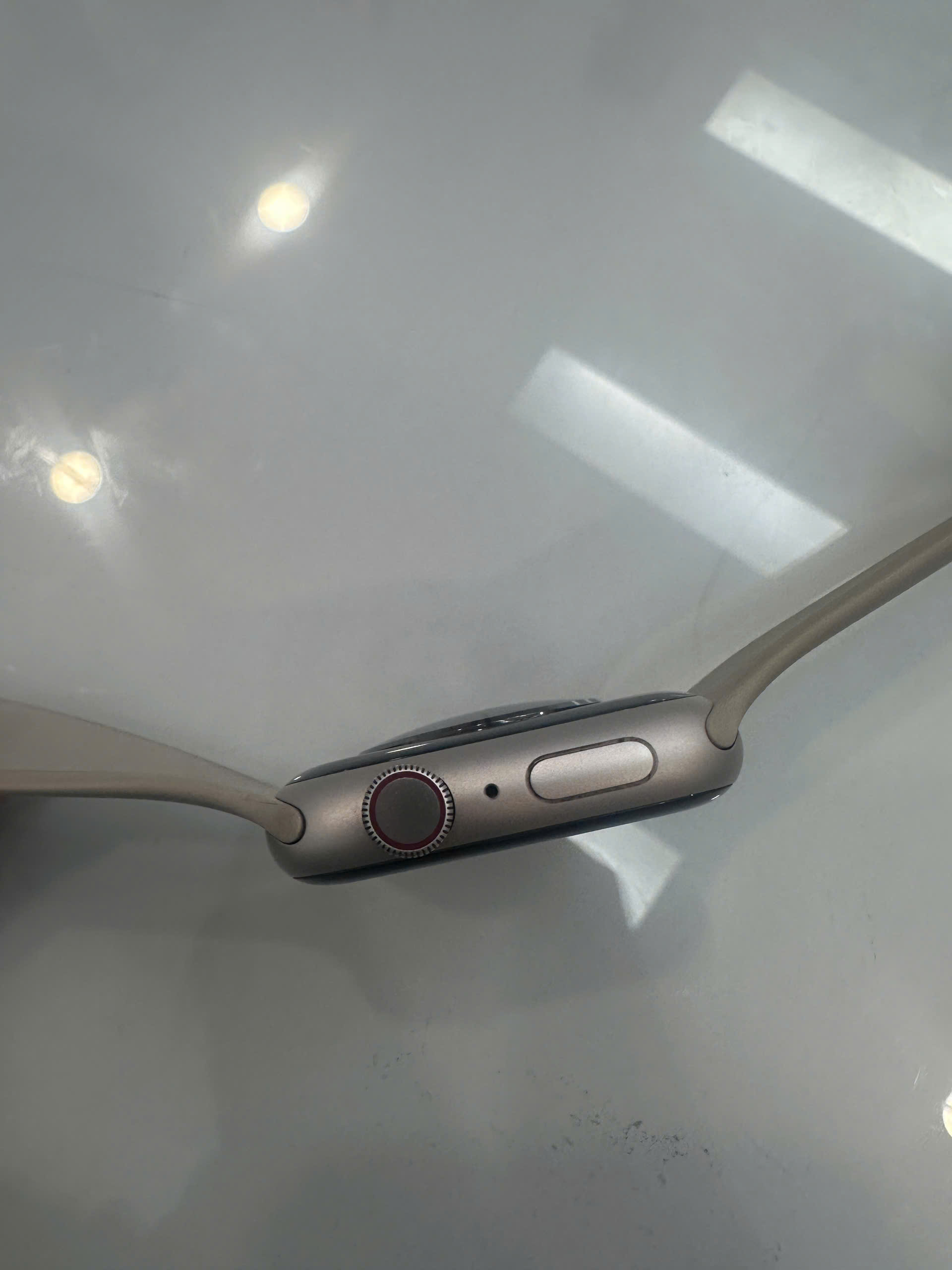 Apple Watch Series 7 GPS + Cellular, 45mm Starlight Aluminium Case Only - DEMO, 3J423PA/A - SVV59N4RYTV - 3J423PA